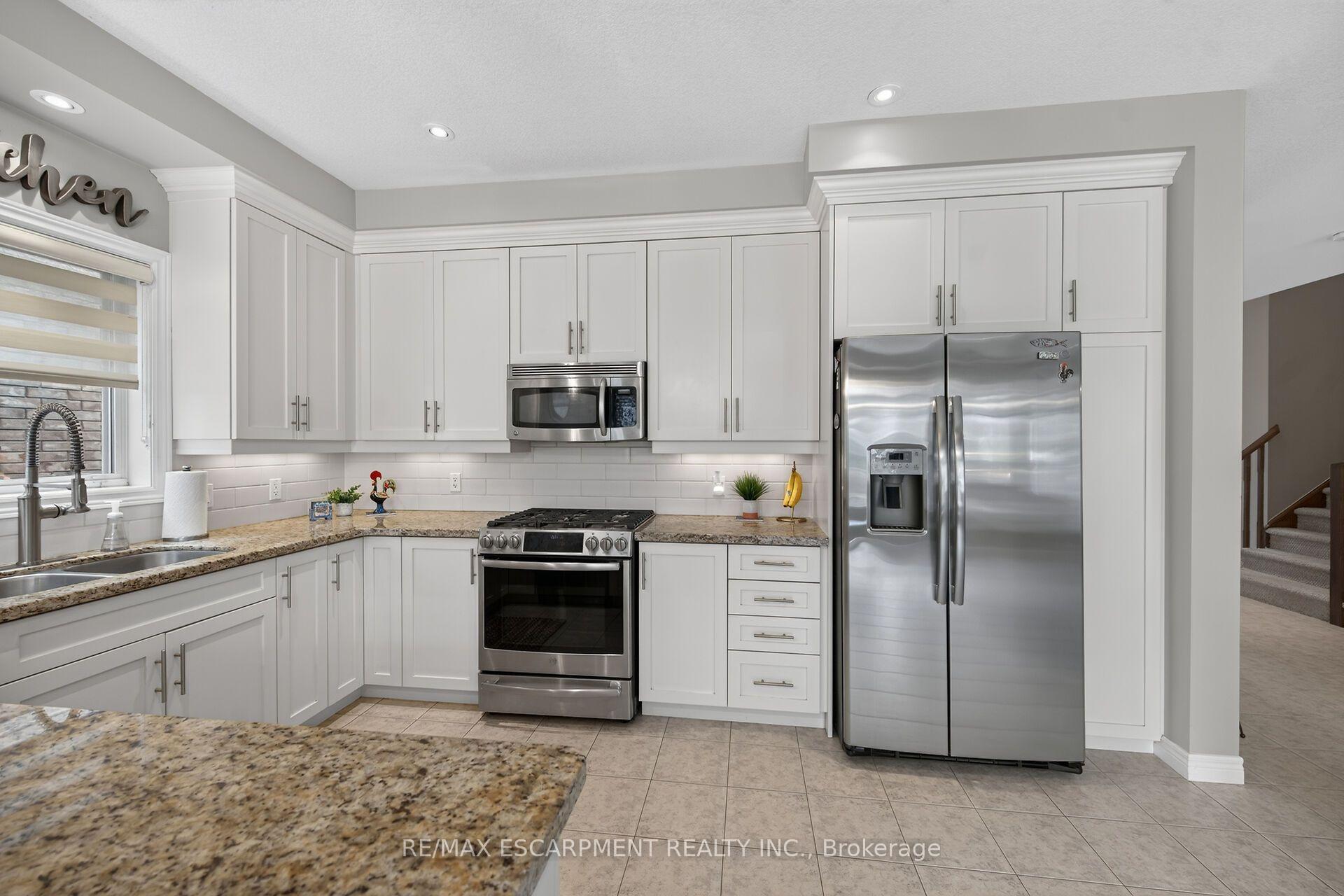 Photo 11 of 68 Garinger Crescent, Hamilton, Binbrook — HOMEH