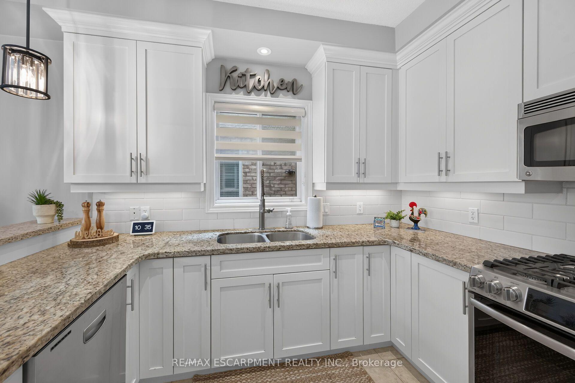 Photo 12 of 68 Garinger Crescent, Hamilton, Binbrook — HOMEH