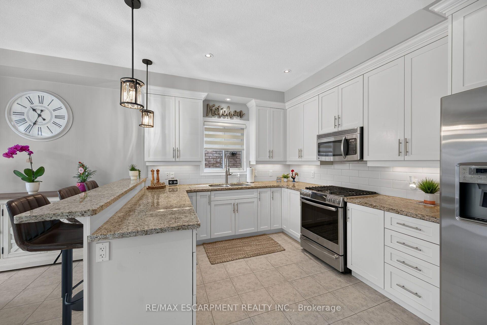 Photo 13 of 68 Garinger Crescent, Hamilton, Binbrook — HOMEH