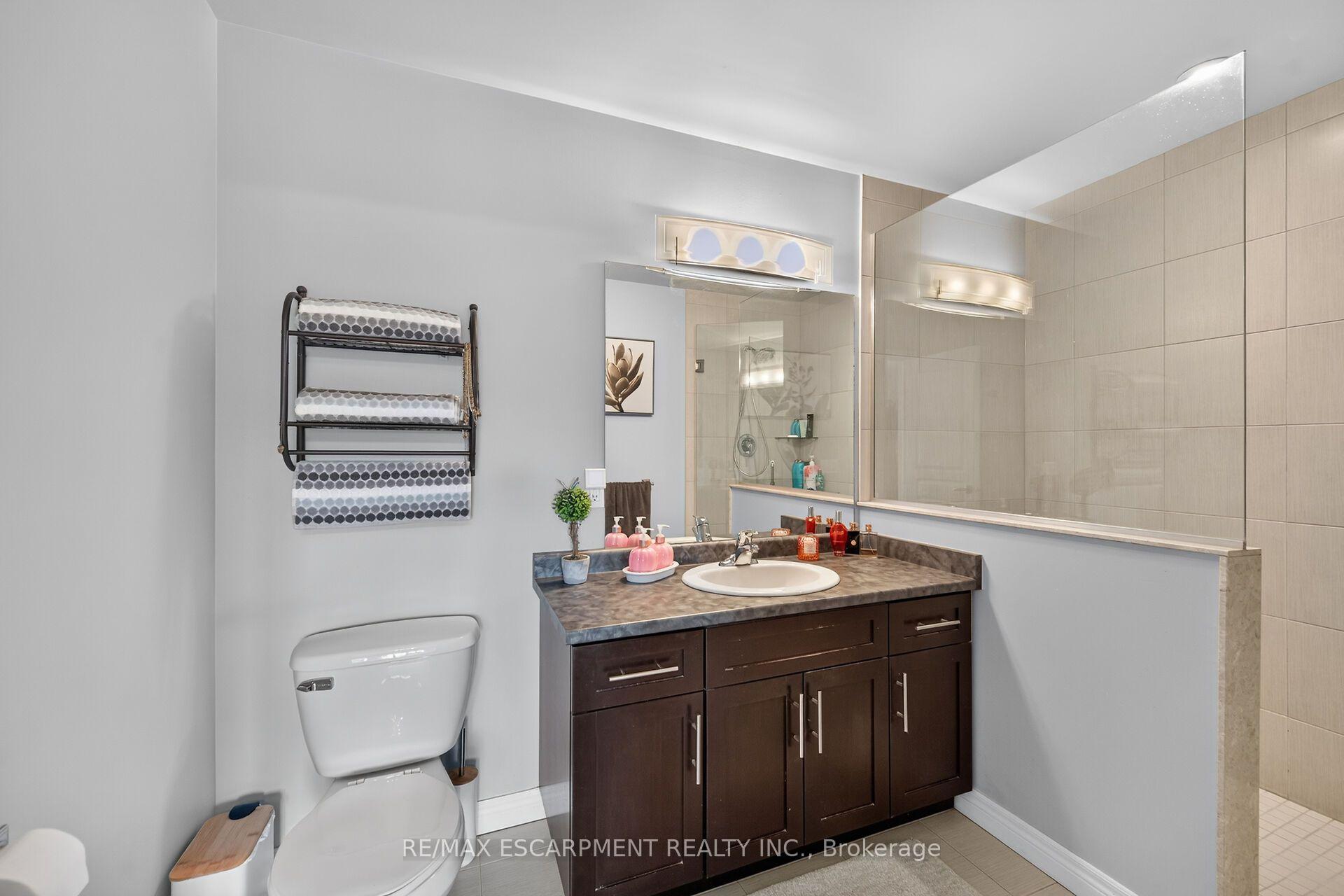 Photo 24 of 68 Garinger Crescent, Hamilton, Binbrook — HOMEH