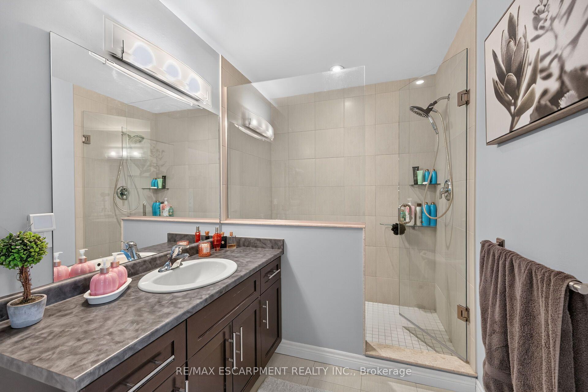 Photo 25 of 68 Garinger Crescent, Hamilton, Binbrook — HOMEH