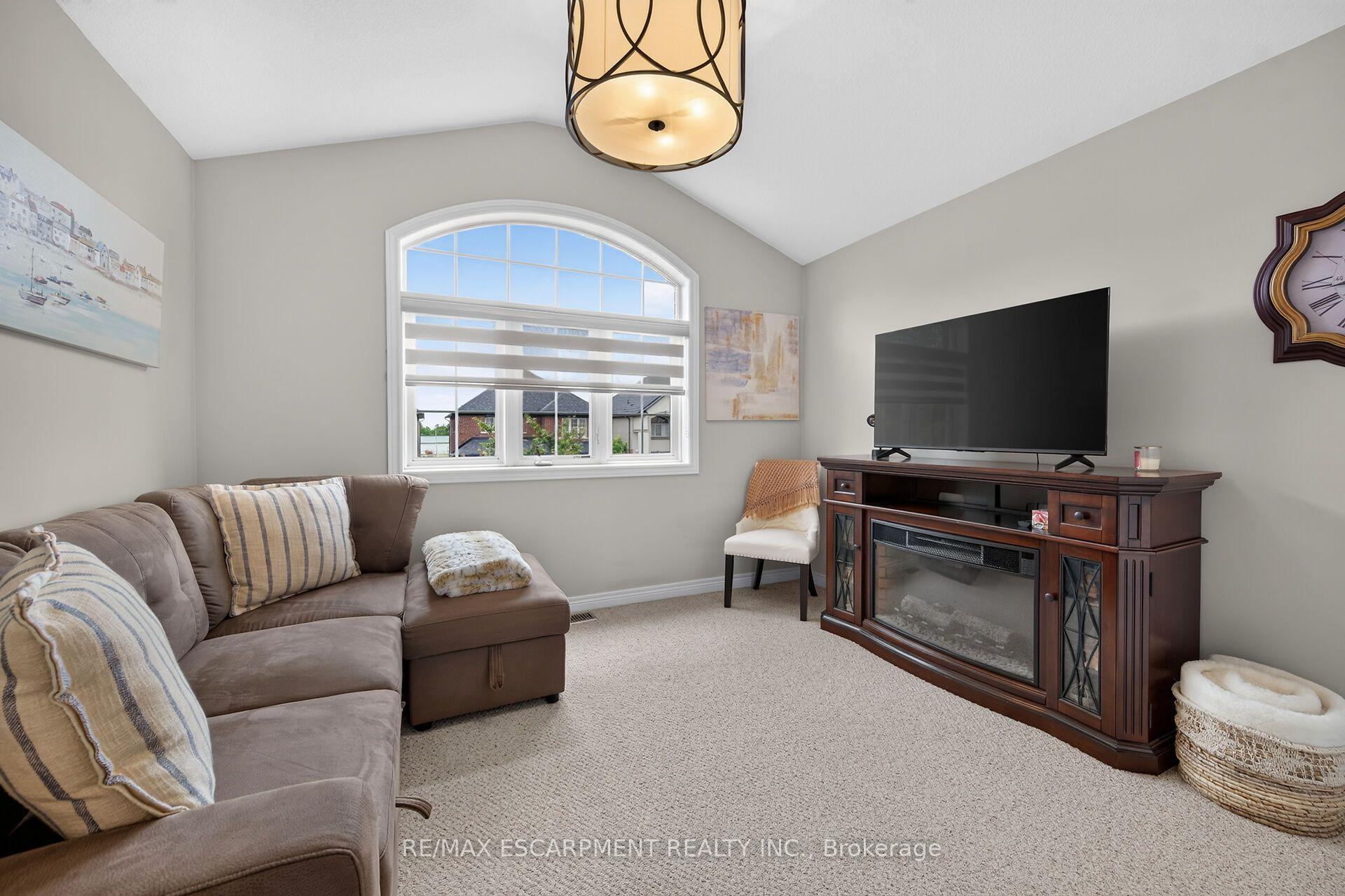 Photo 26 of 68 Garinger Crescent, Hamilton, Binbrook — HOMEH