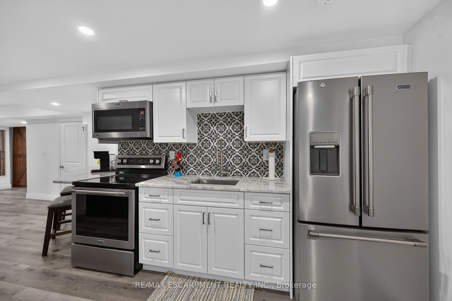 Photo 34 of 68 Garinger Crescent, Hamilton, Binbrook — HOMEH