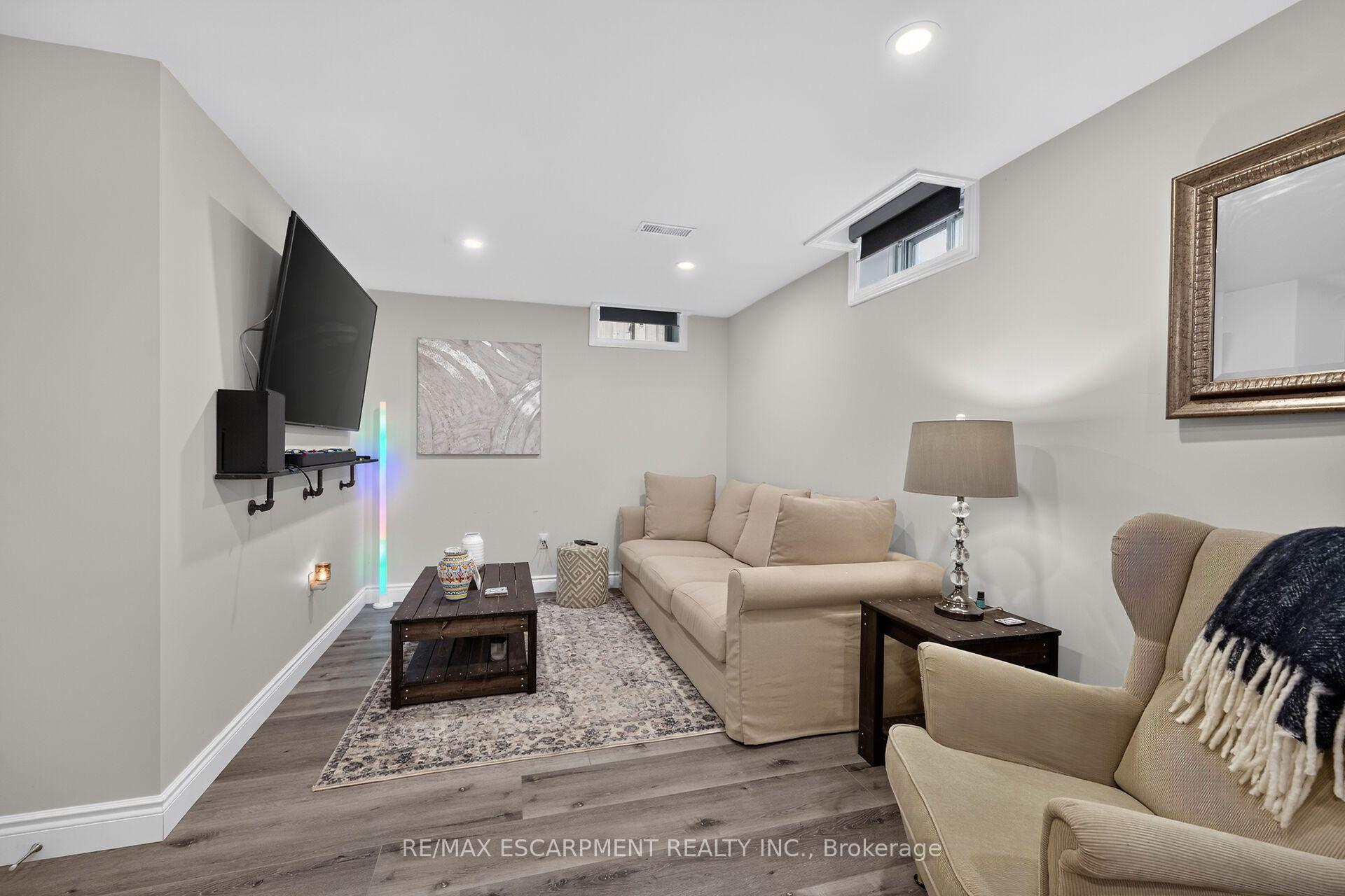 Photo 36 of 68 Garinger Crescent, Hamilton, Binbrook — HOMEH
