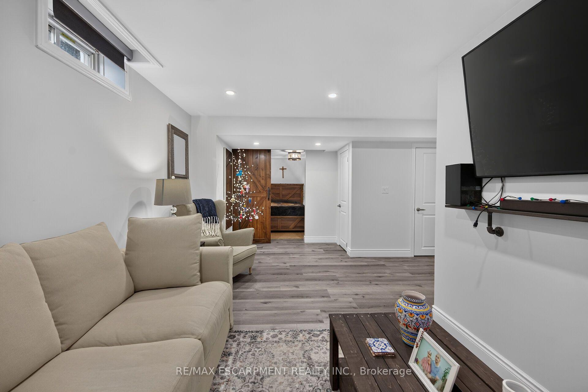 Photo 37 of 68 Garinger Crescent, Hamilton, Binbrook — HOMEH
