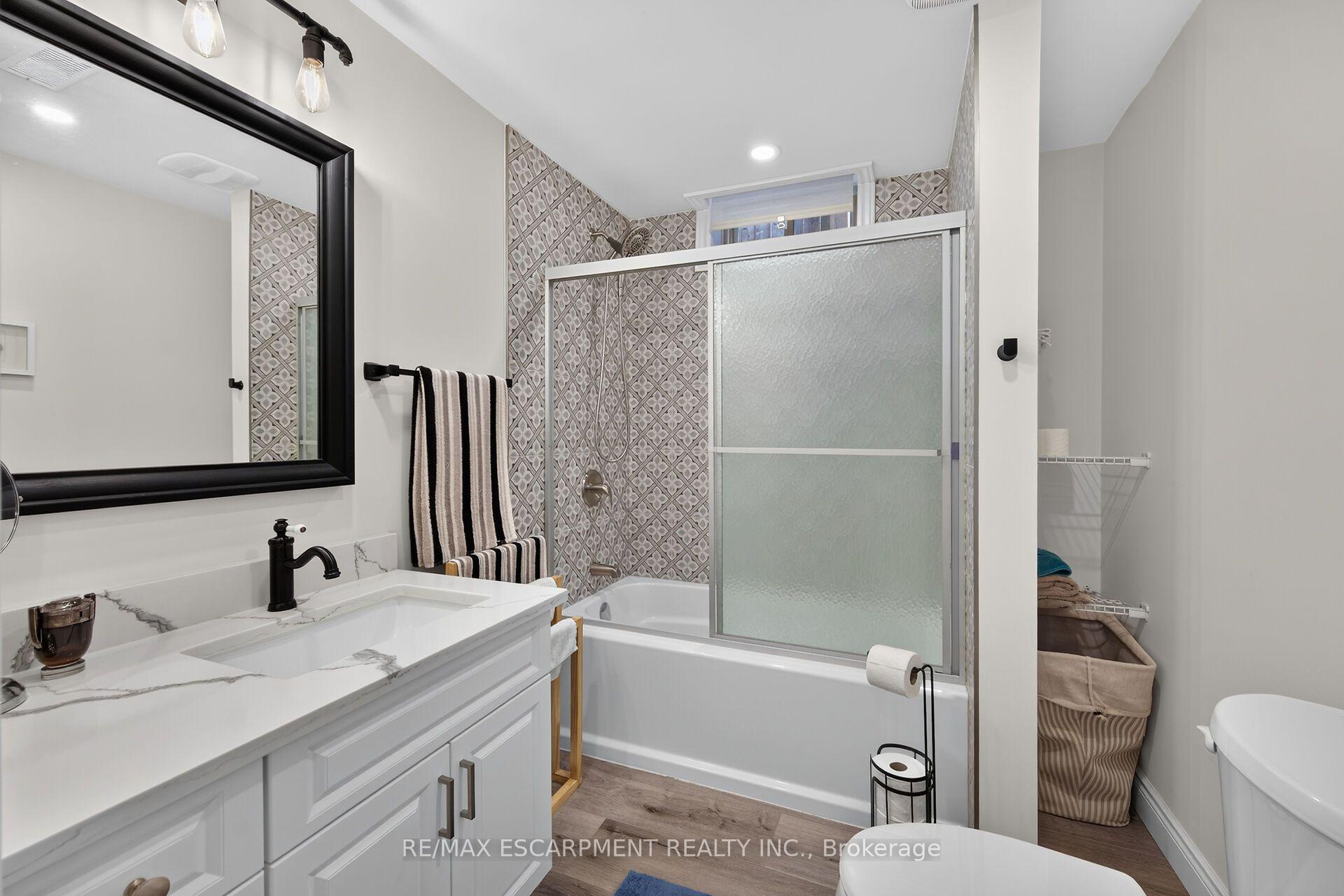 Photo 40 of 68 Garinger Crescent, Hamilton, Binbrook — HOMEH