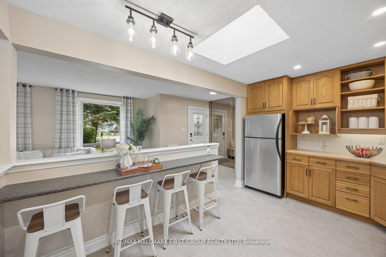 Photo 9 of 861 Boxworth Place, Pickering, West Shore — HOMEH