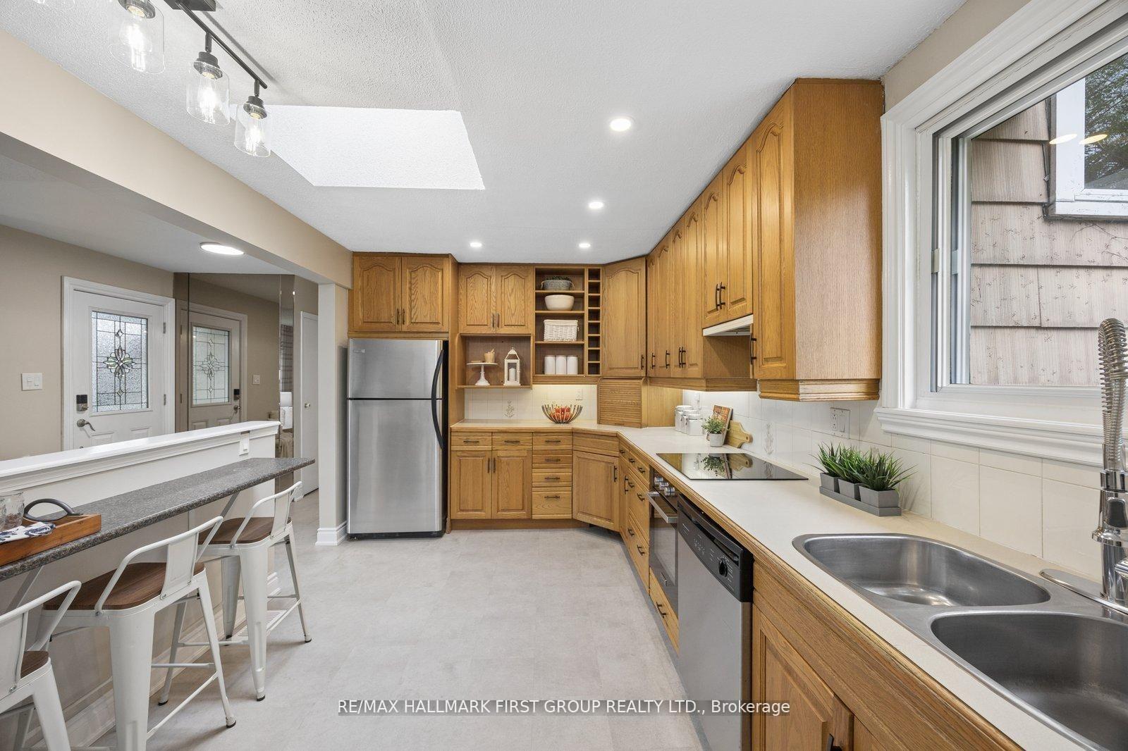 Photo 10 of 861 Boxworth Place, Pickering, West Shore — HOMEH
