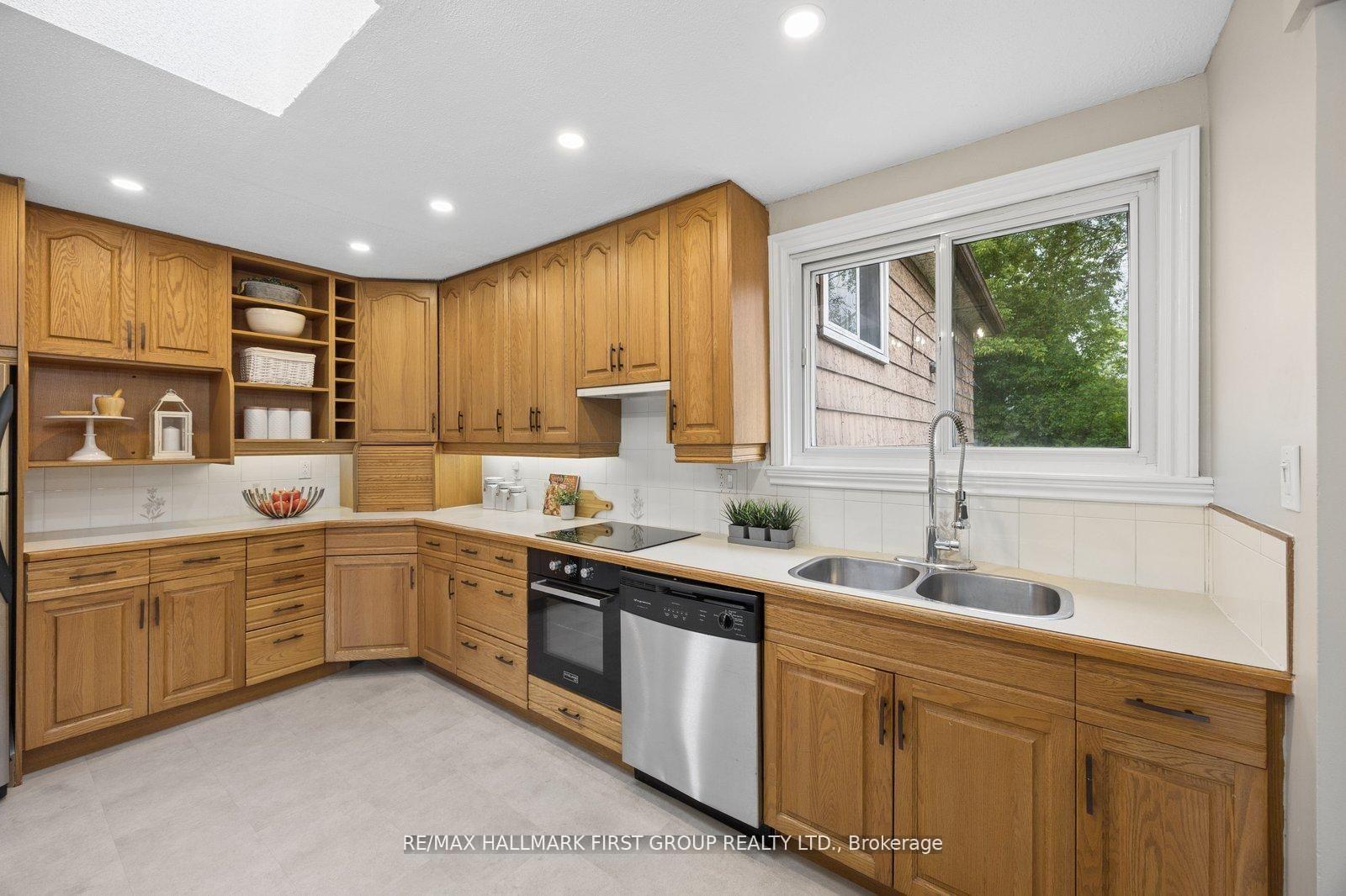 Photo 11 of 861 Boxworth Place, Pickering, West Shore — HOMEH