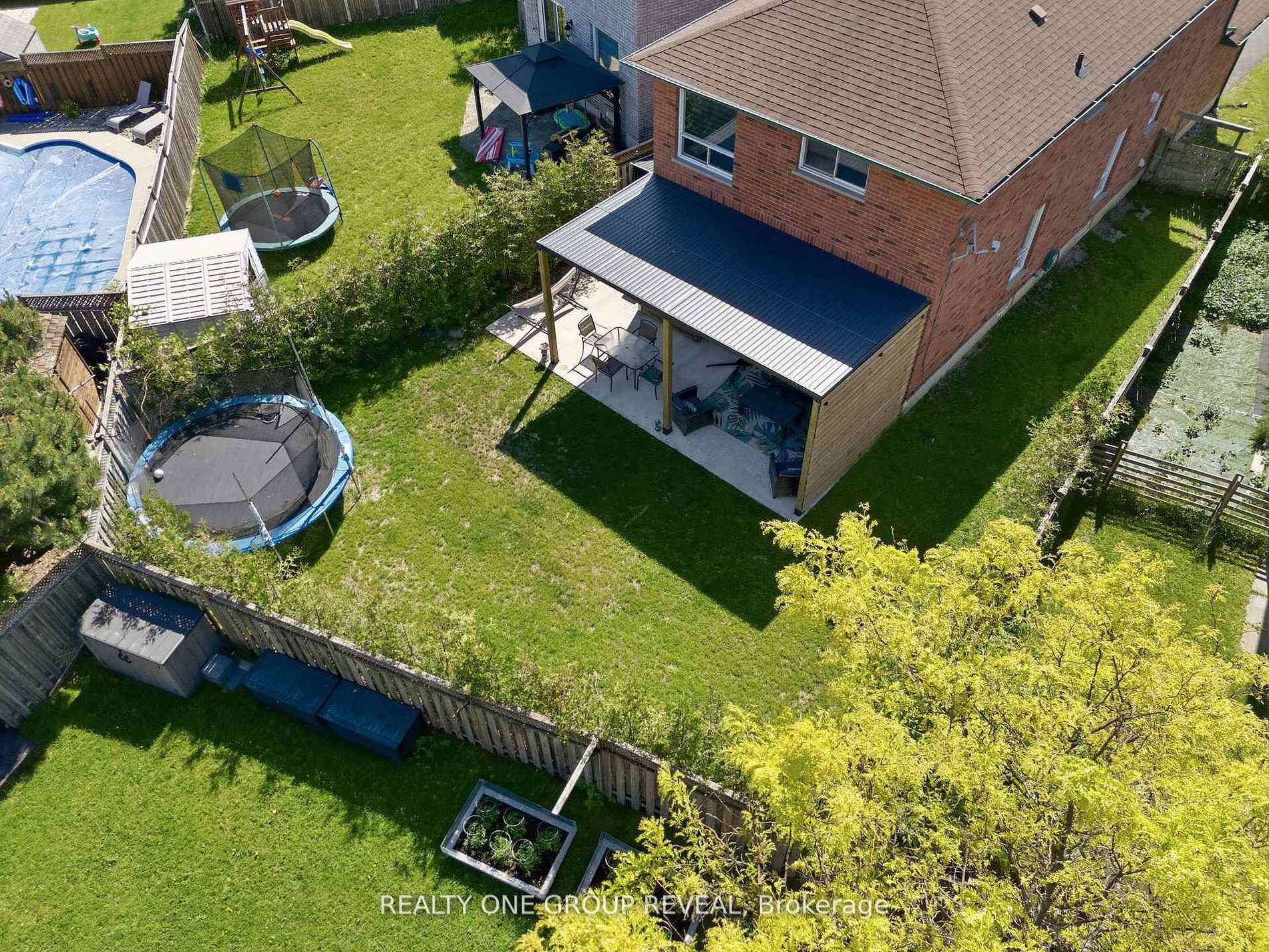 Photo 2 of 46 Fieldcrest Avenue, Clarington, Courtice — HOMEH