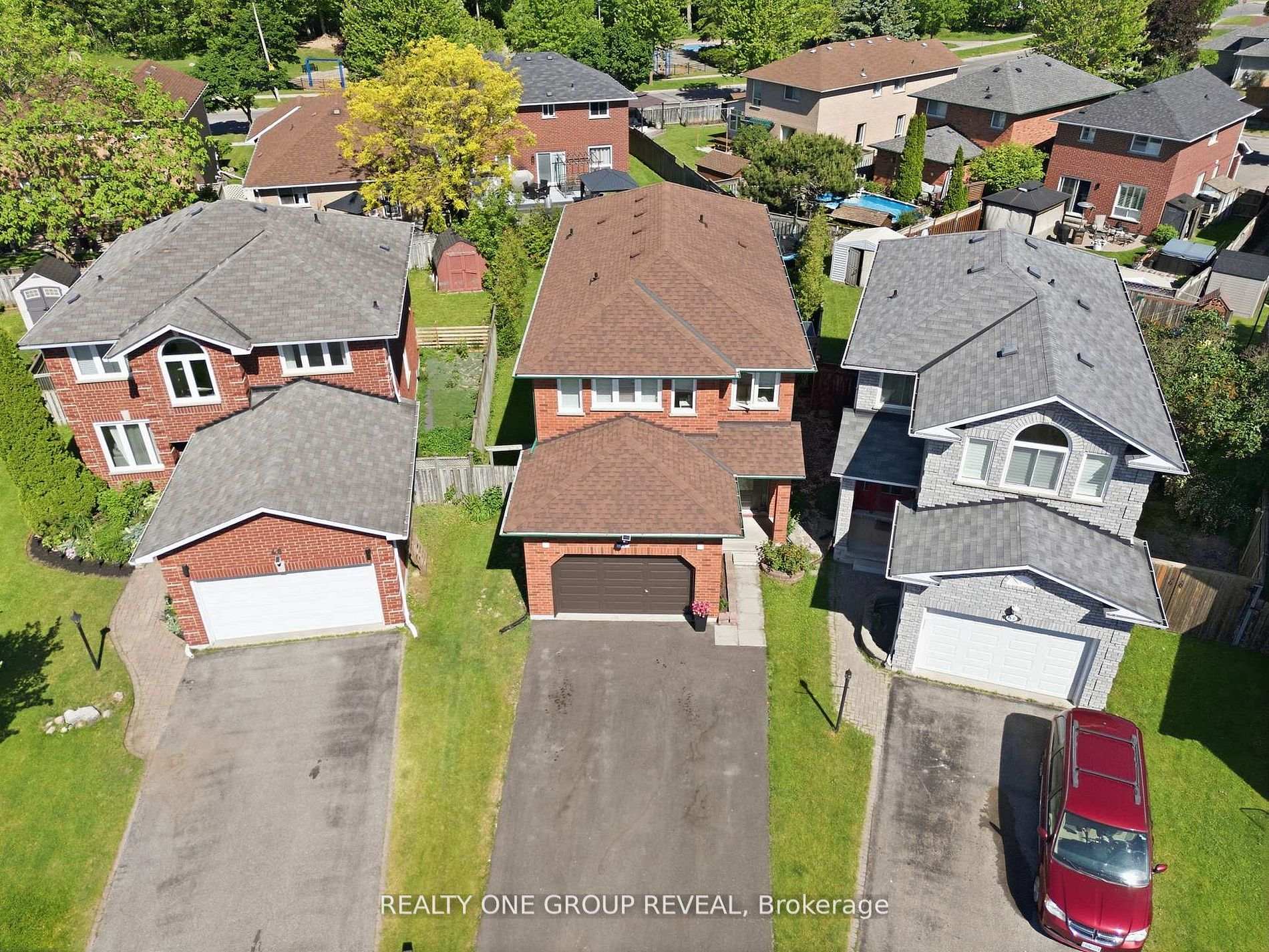 Photo 3 of 46 Fieldcrest Avenue, Clarington, Courtice — HOMEH
