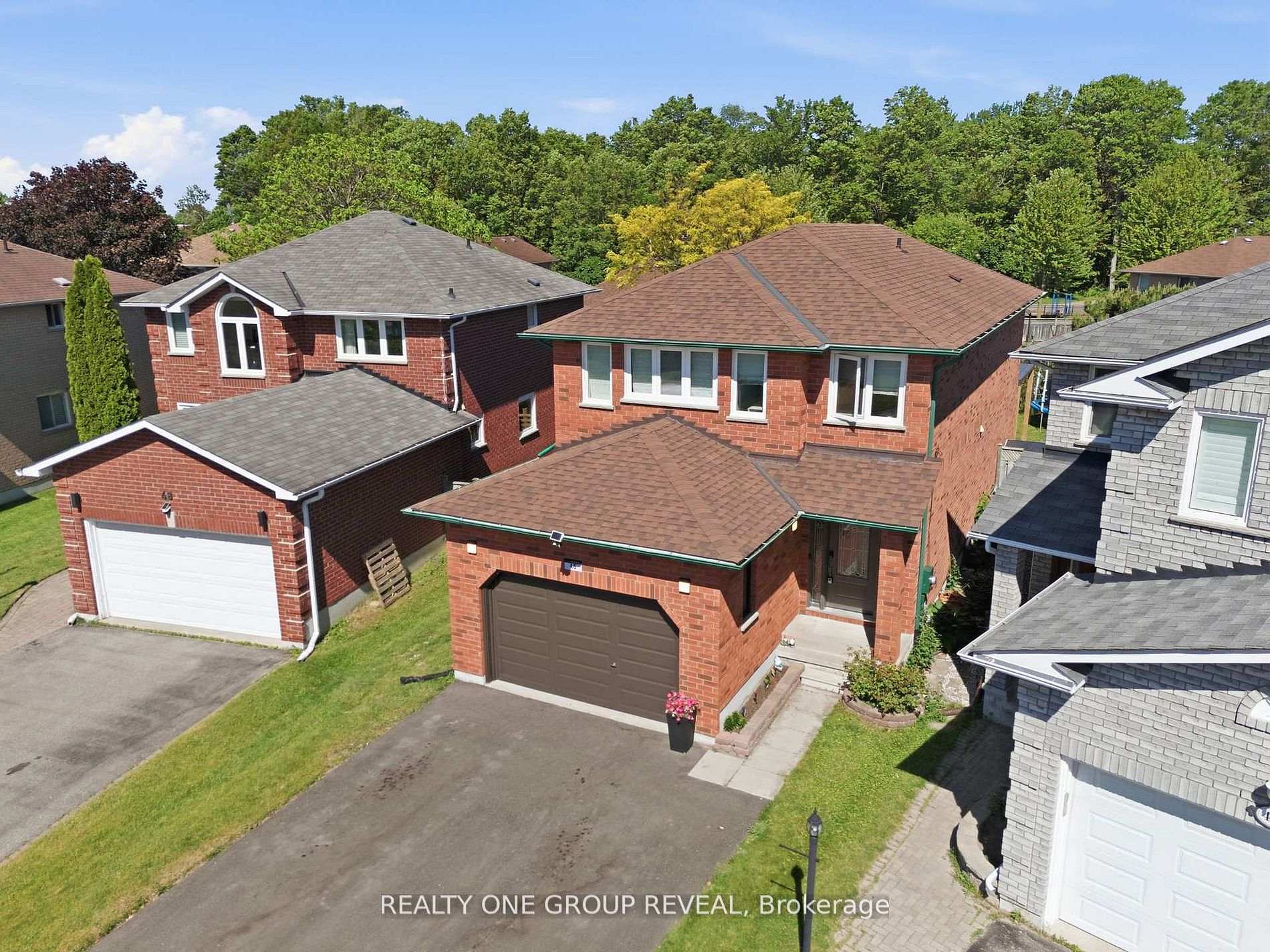Photo 4 of 46 Fieldcrest Avenue, Clarington, Courtice — HOMEH
