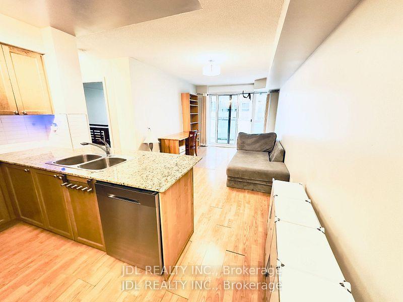 Photo 3 of Unit 907, 761 Bay Street, Toronto, Bay Street Corridor — HOMEH