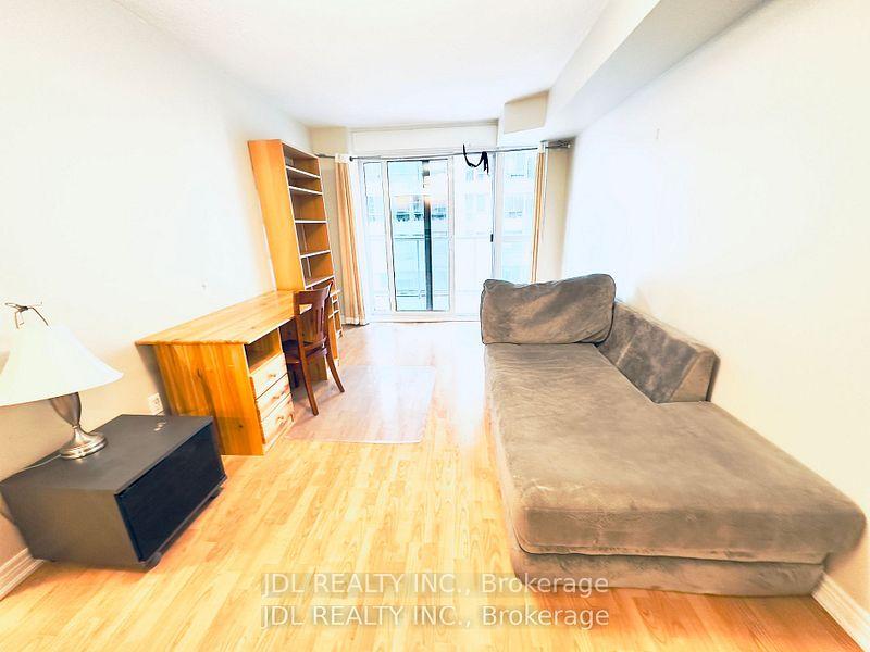 Photo 5 of Unit 907, 761 Bay Street, Toronto, Bay Street Corridor — HOMEH