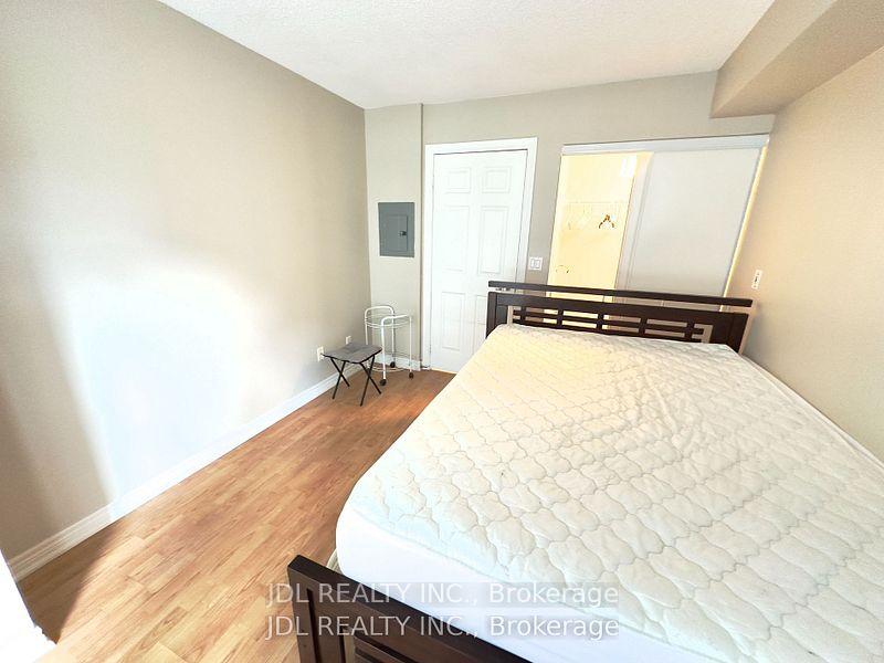 Photo 6 of Unit 907, 761 Bay Street, Toronto, Bay Street Corridor — HOMEH