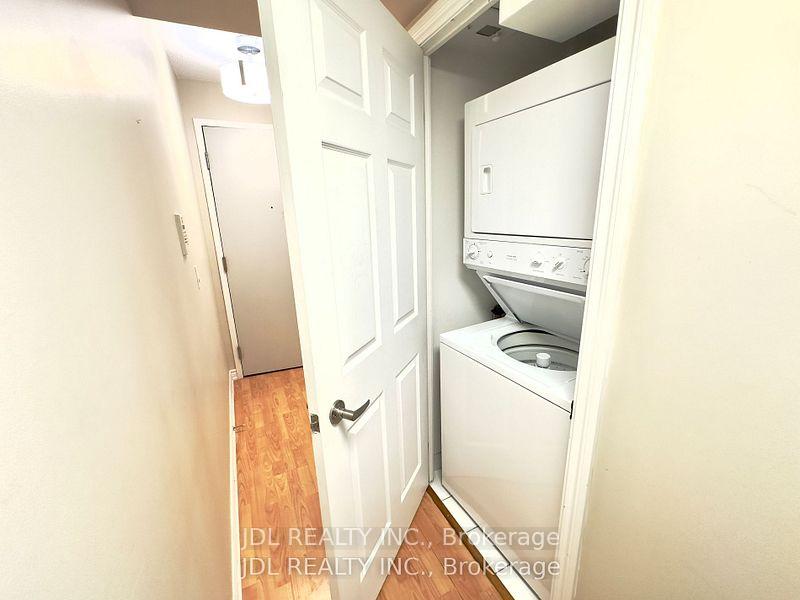 Photo 8 of Unit 907, 761 Bay Street, Toronto, Bay Street Corridor — HOMEH