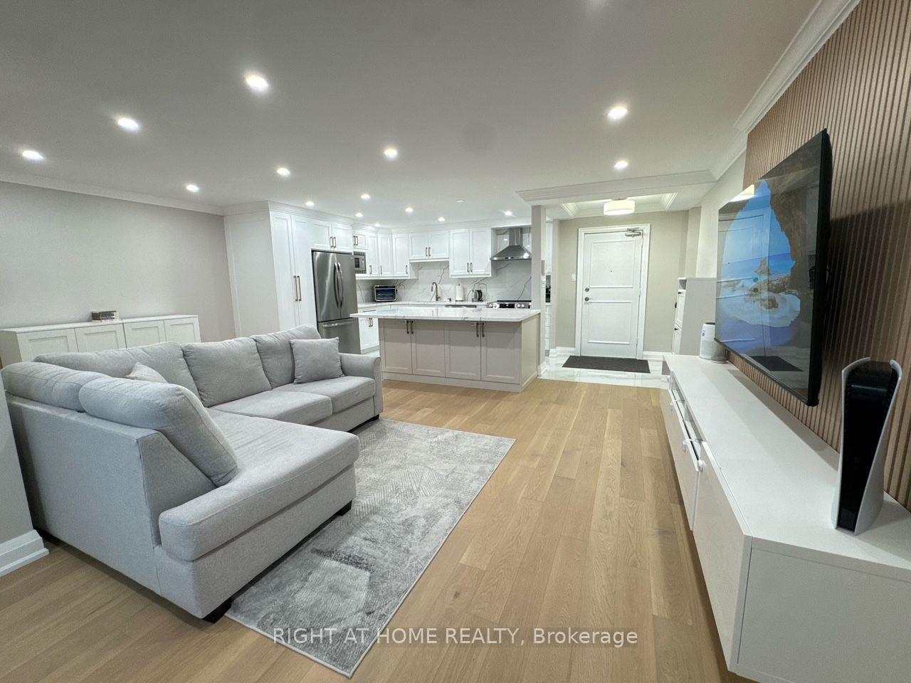 Photo 6 of Unit 1507, 716 The West Mall, Etobicoke, Eringate-Centennial-West Deane — HOMEH