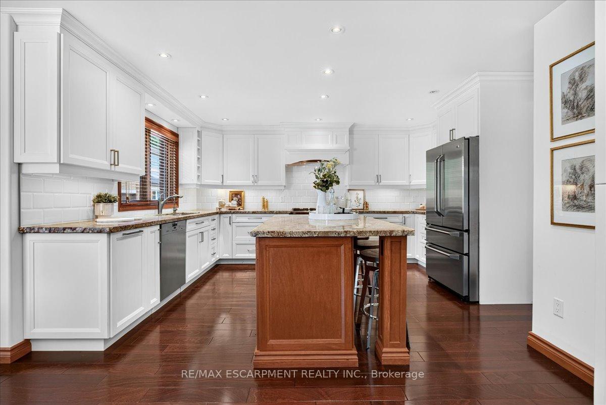 Photo 10 of 339 Kingsway Place, Milton, Old Milton — HOMEH
