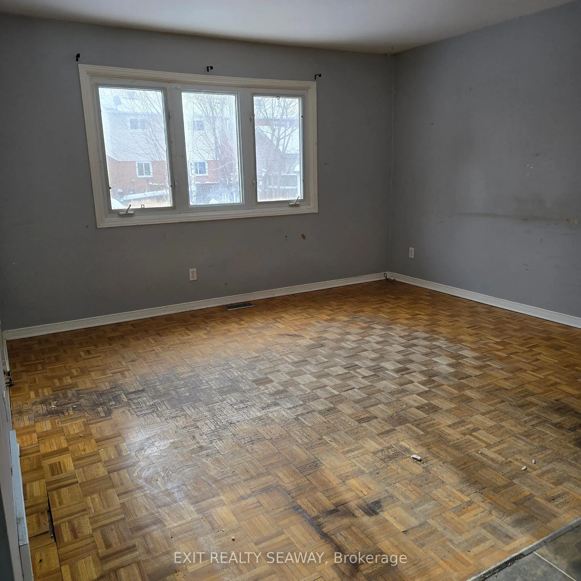 Photo 2 of 212 McElroy Drive, Ottawa, Kanata - Glencairn/Hazeldean — HOMEH