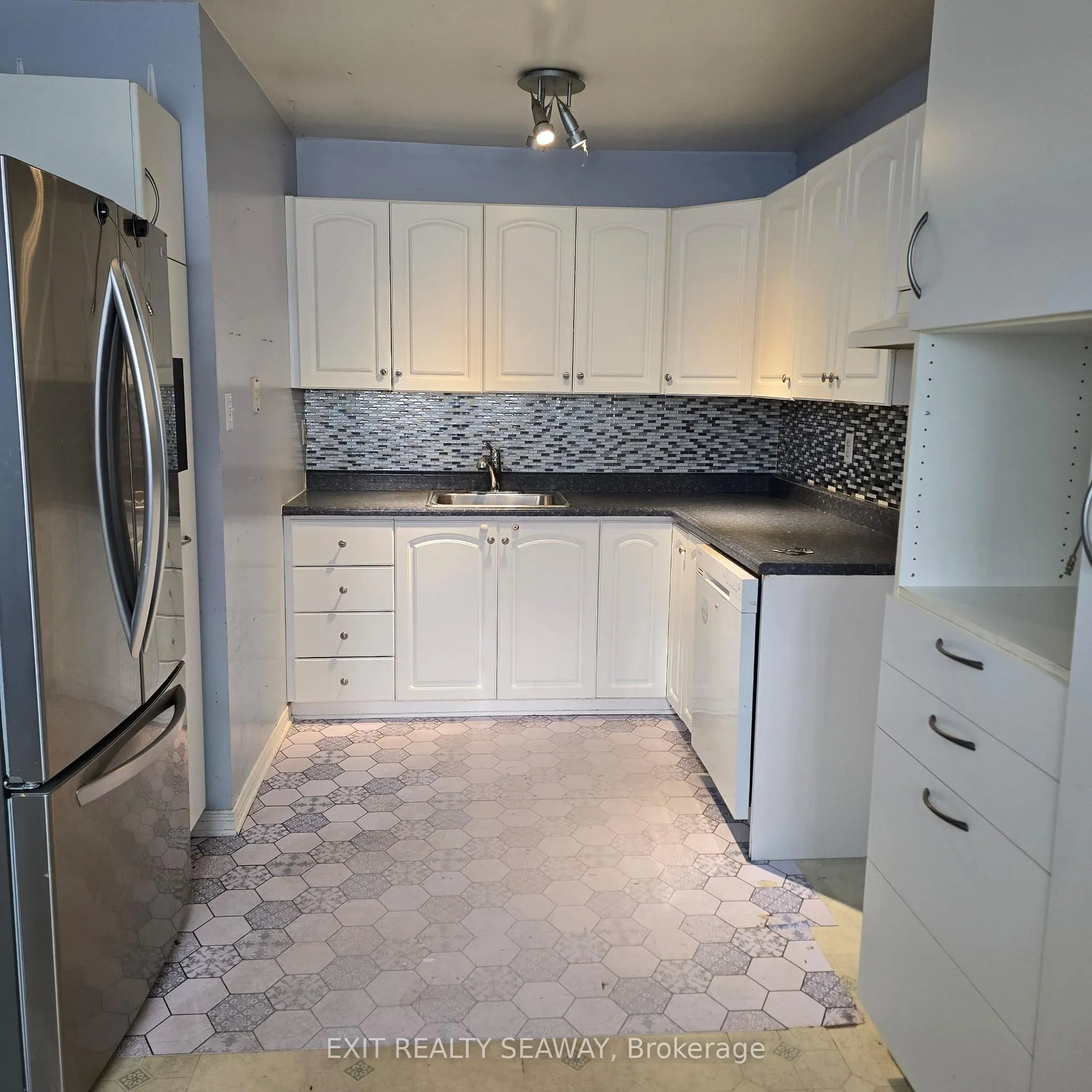 Photo 4 of 212 McElroy Drive, Ottawa, Kanata - Glencairn/Hazeldean — HOMEH