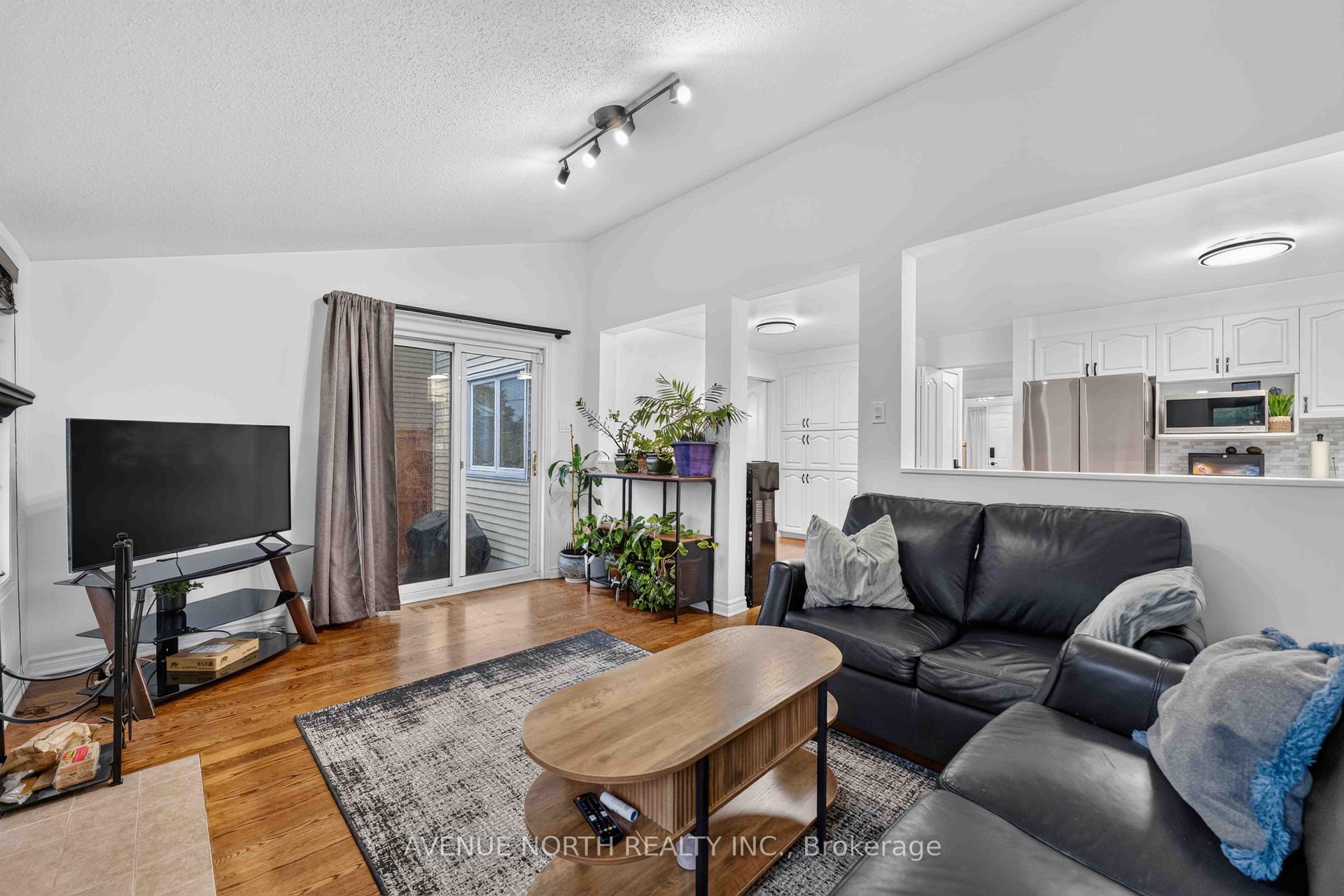 Photo 12 of 678 Thicket Way, Ottawa, Fallingbrook/Gardenway South — HOMEH