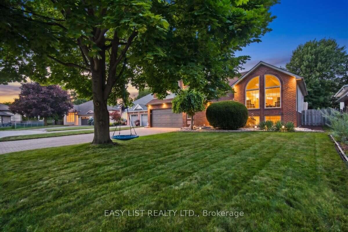 Front of 5929 Rosewood Crescent