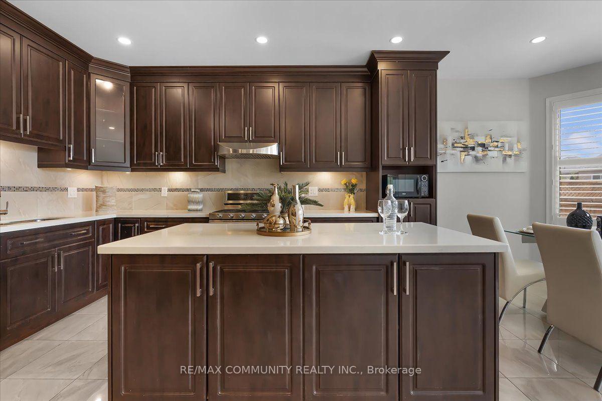 Photo 11 of 461 Rougewalk Drive, Pickering, Rouge Park — HOMEH