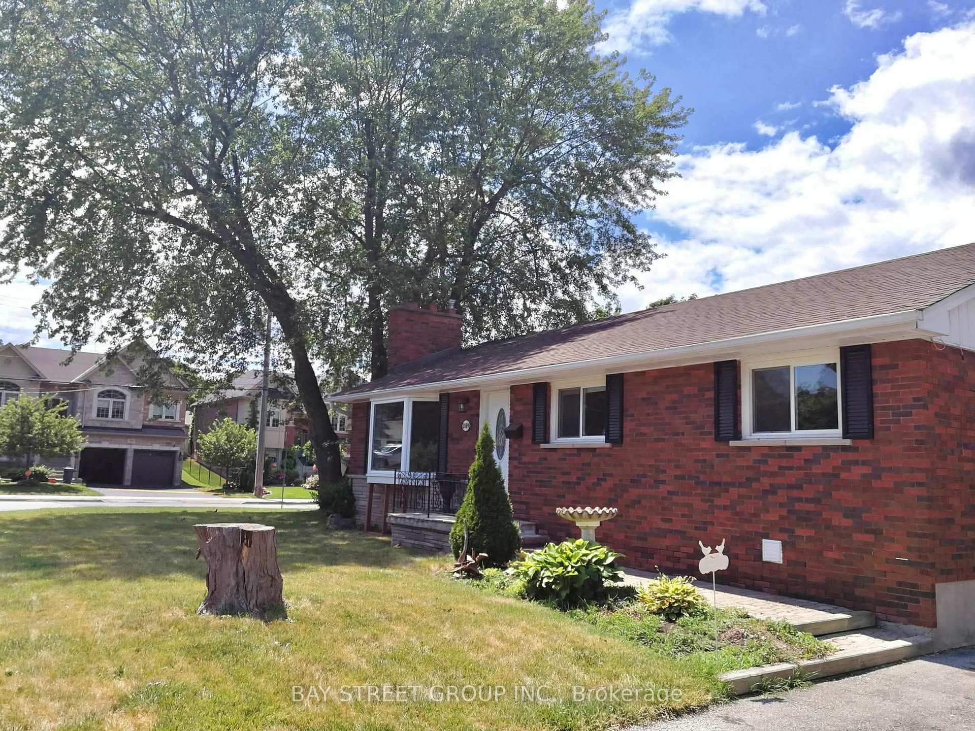 Photo 2 of Unit Upper, 3169 Willow Lane, Burlington, Roseland — HOMEH