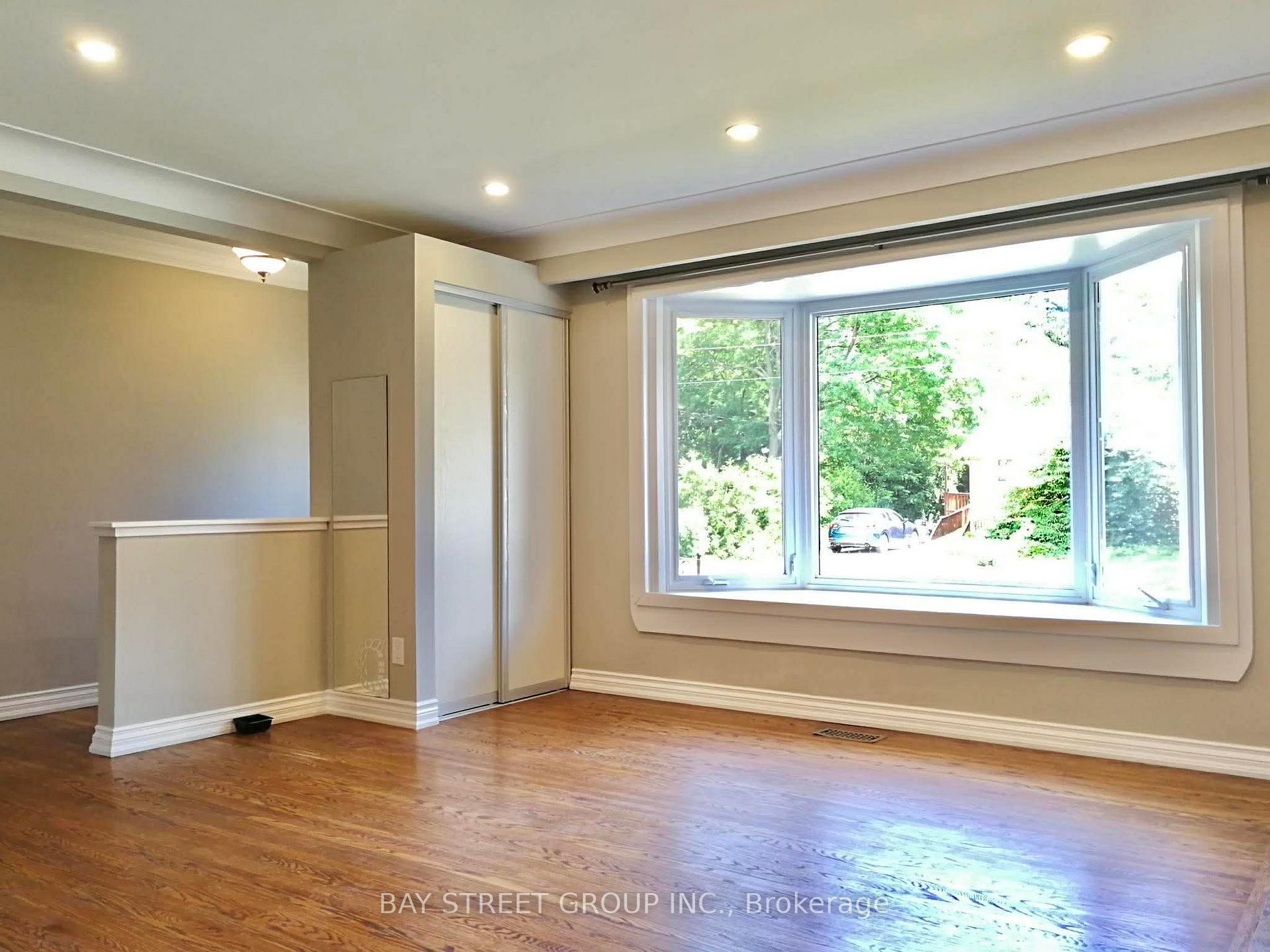 Photo 3 of Unit Upper, 3169 Willow Lane, Burlington, Roseland — HOMEH