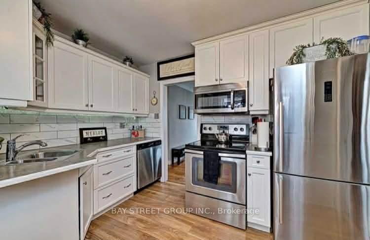 Photo 7 of Unit Upper, 3169 Willow Lane, Burlington, Roseland — HOMEH