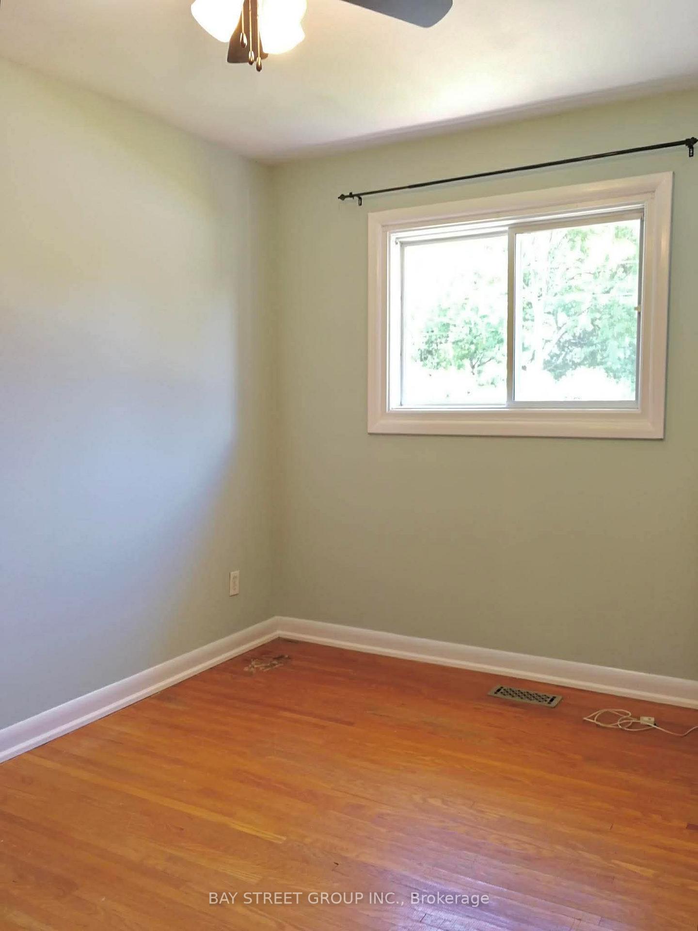 Photo 13 of Unit Upper, 3169 Willow Lane, Burlington, Roseland — HOMEH