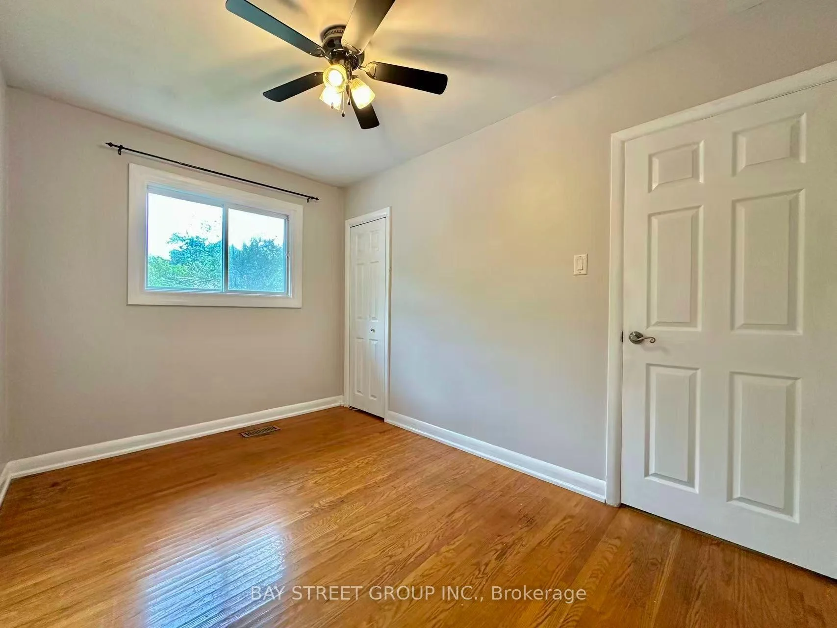 Photo 16 of Unit Upper, 3169 Willow Lane, Burlington, Roseland — HOMEH
