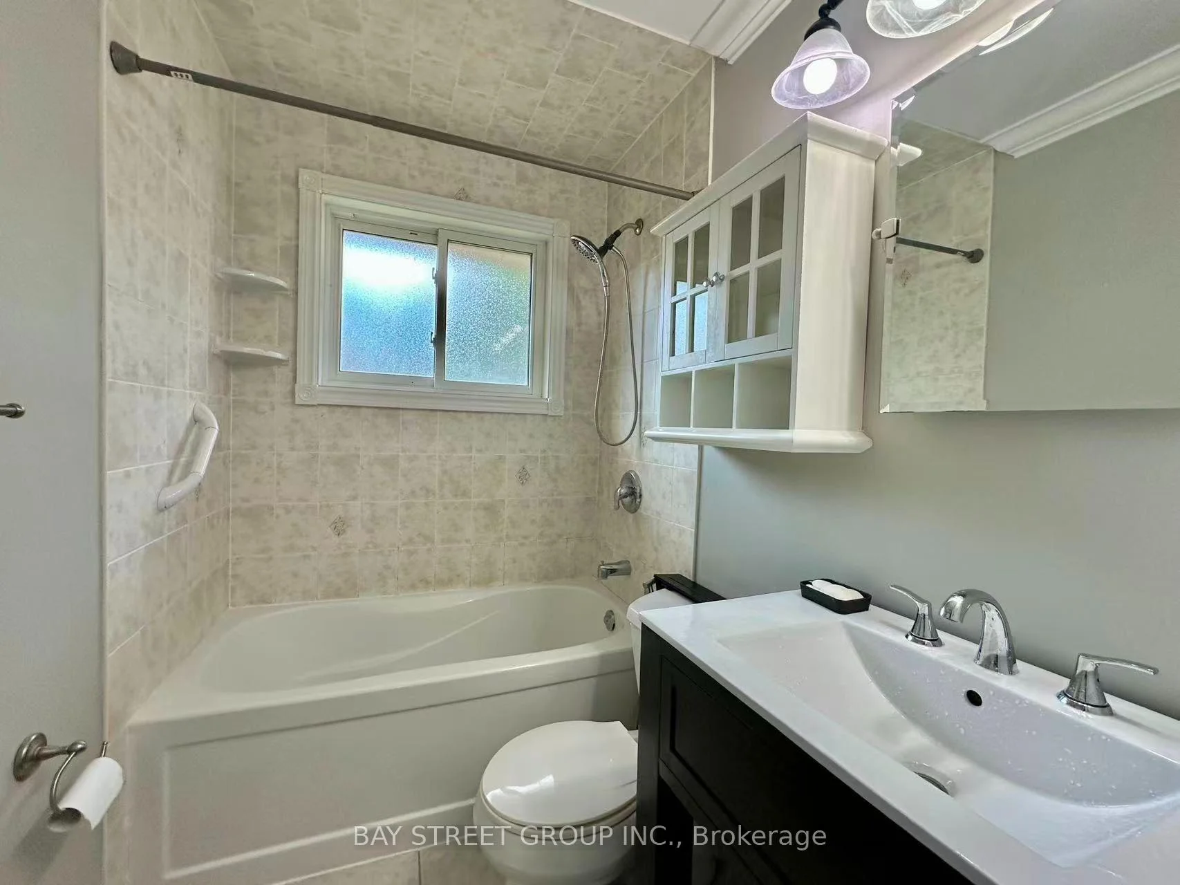 Photo 19 of Unit Upper, 3169 Willow Lane, Burlington, Roseland — HOMEH