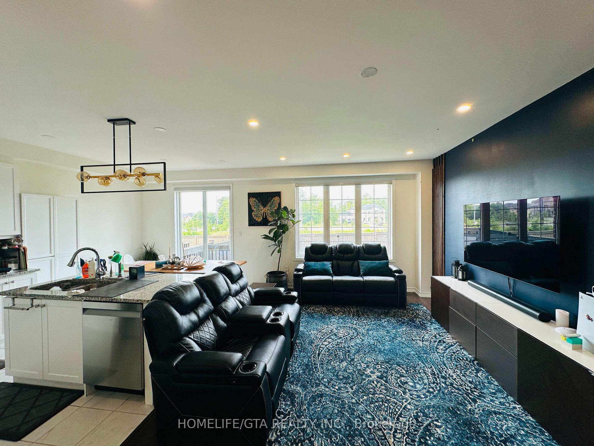 Photo 2 of 30 Circus Crescent, Brampton, Northwest Brampton — HOMEH