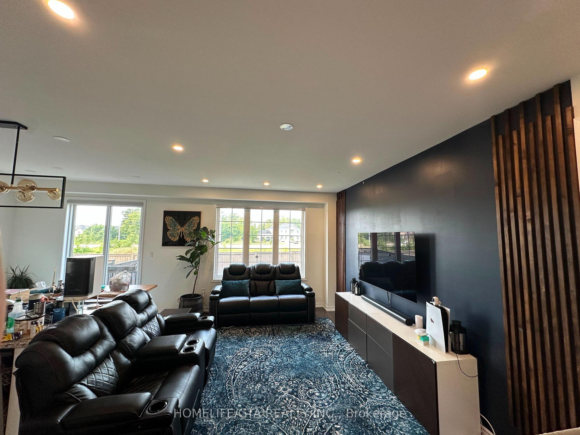 Photo 4 of 30 Circus Crescent, Brampton, Northwest Brampton — HOMEH