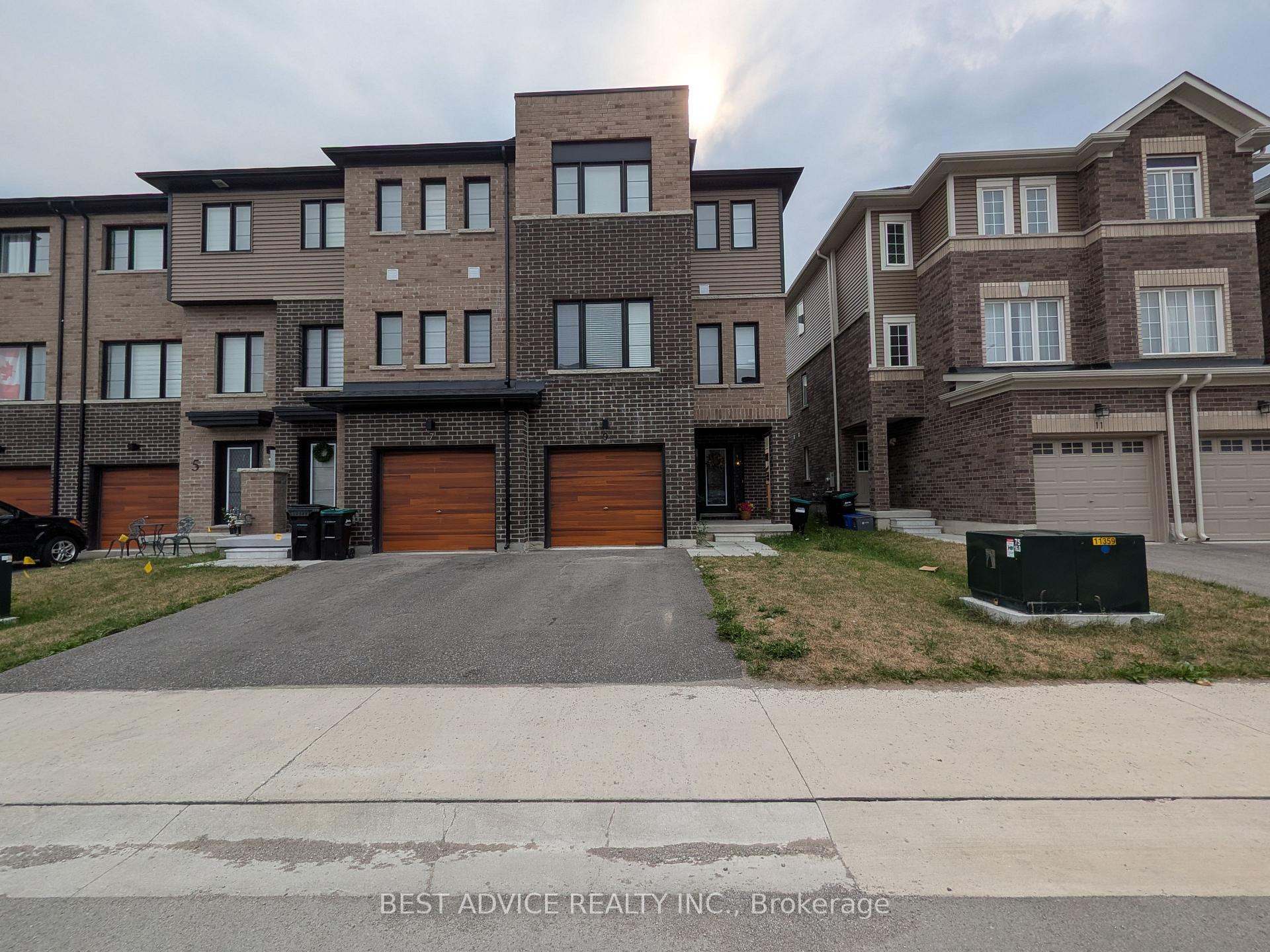 Photo 1 of 9 Pumpkin Corner Crescent, Barrie, Rural Barrie Southeast — HOMEH