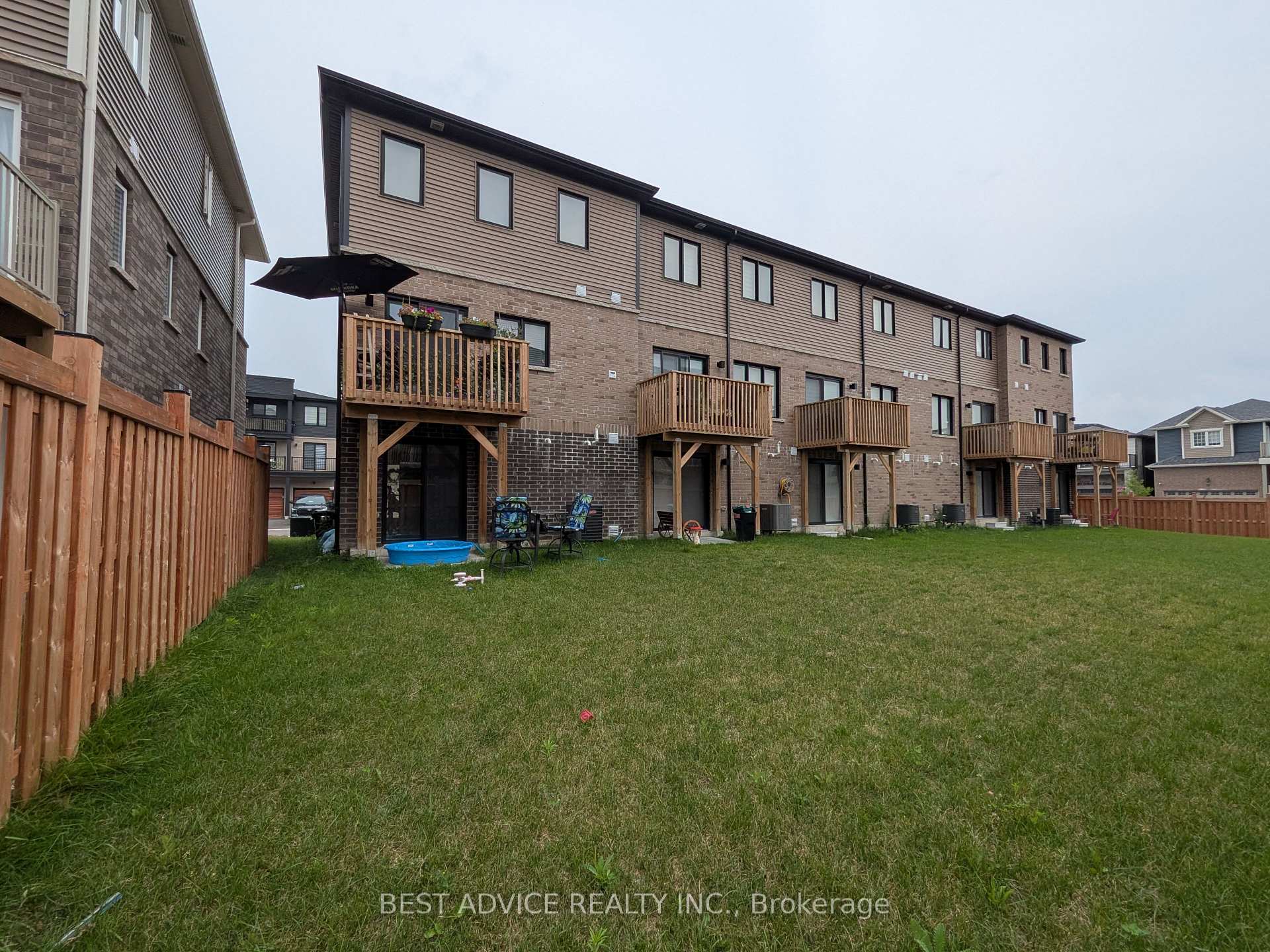 Photo 9 of 9 Pumpkin Corner Crescent, Barrie, Rural Barrie Southeast — HOMEH
