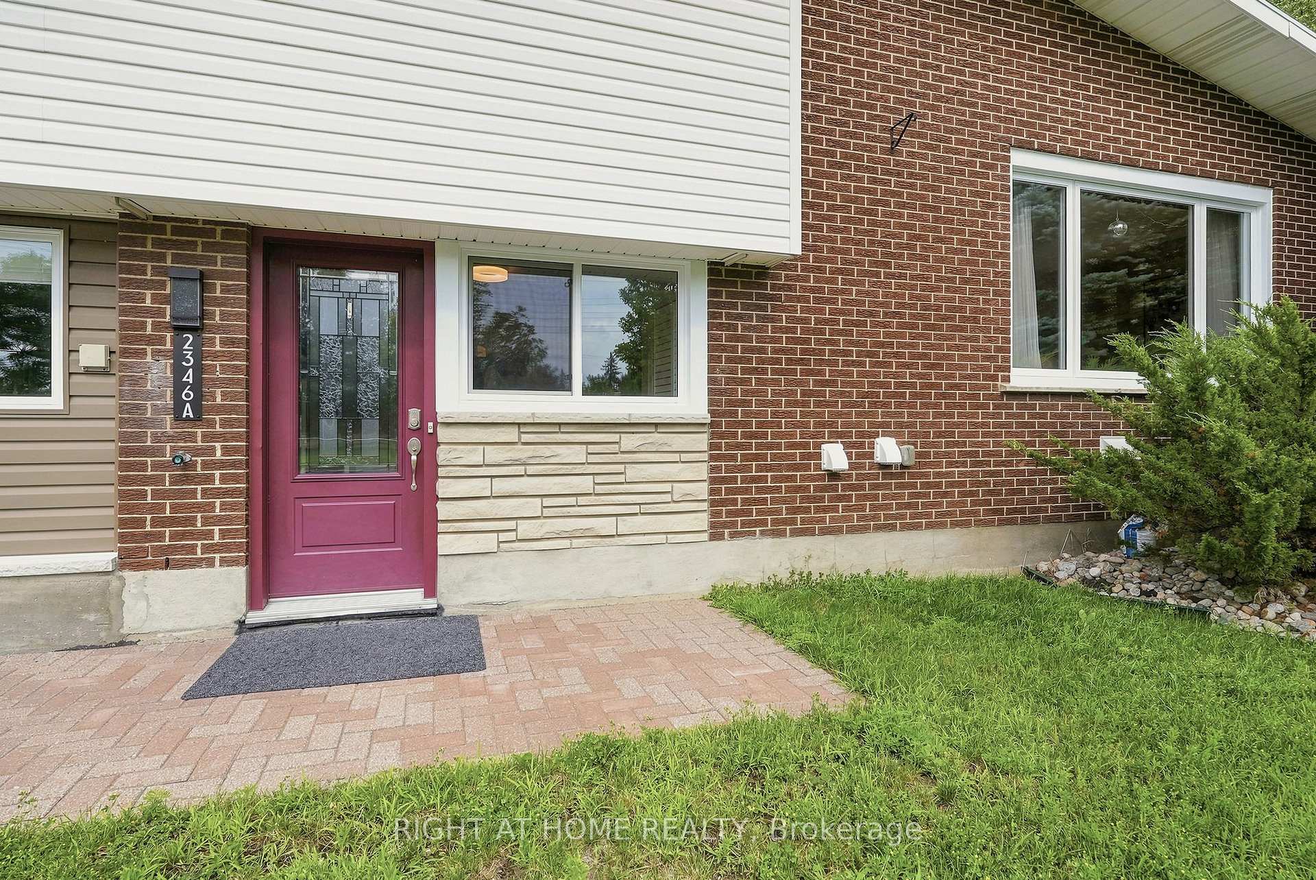 Photo 2 of 2346 Edwin Crescent, Ottawa, Queensway Terrace South/Ridgeview — HOMEH