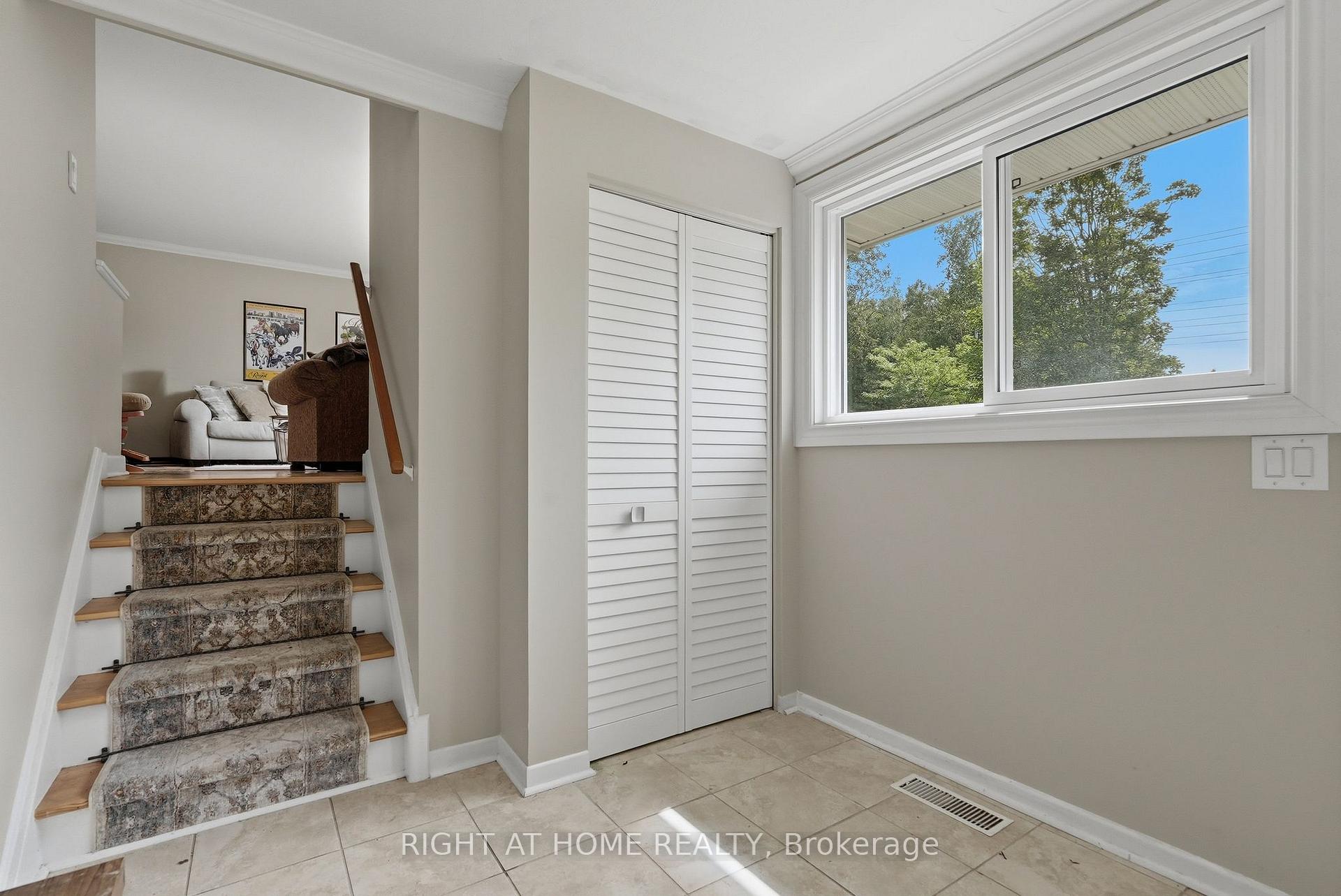 Photo 4 of 2346 Edwin Crescent, Ottawa, Queensway Terrace South/Ridgeview — HOMEH