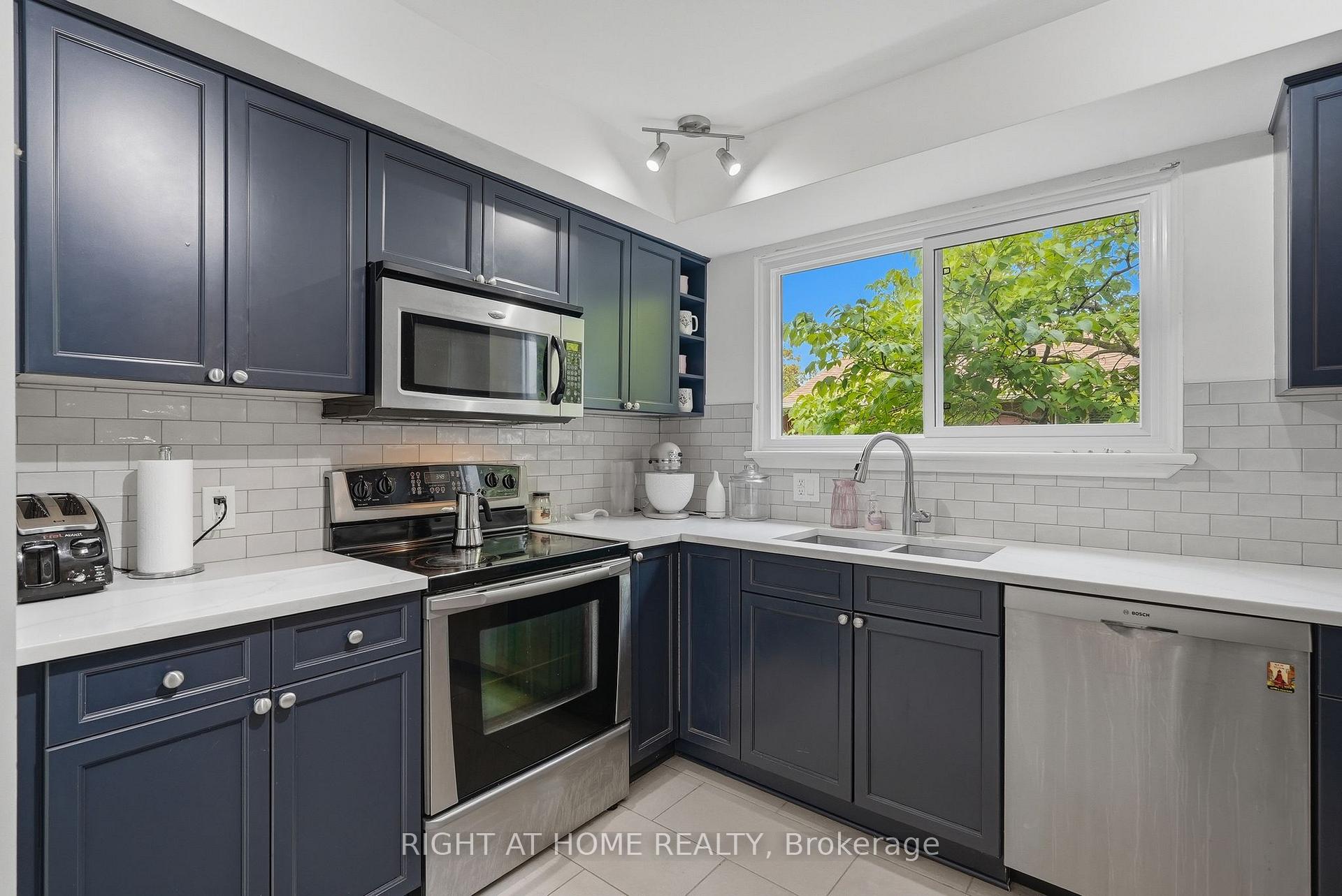 Photo 9 of 2346 Edwin Crescent, Ottawa, Queensway Terrace South/Ridgeview — HOMEH