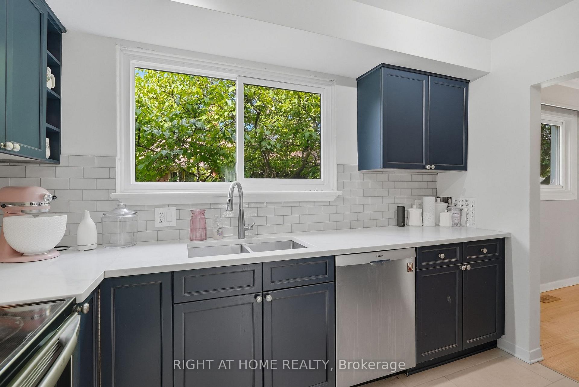 Photo 11 of 2346 Edwin Crescent, Ottawa, Queensway Terrace South/Ridgeview — HOMEH