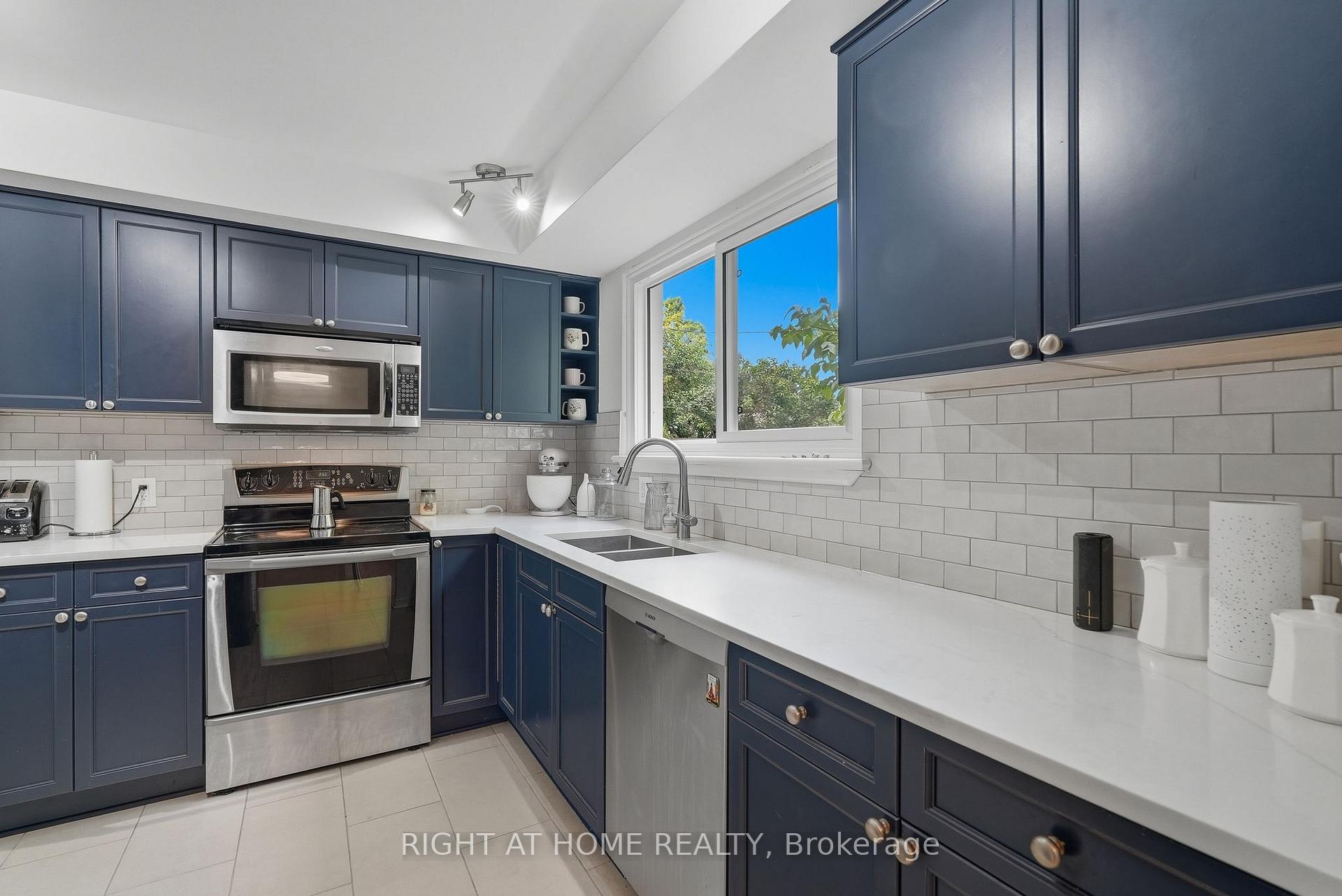 Photo 12 of 2346 Edwin Crescent, Ottawa, Queensway Terrace South/Ridgeview — HOMEH