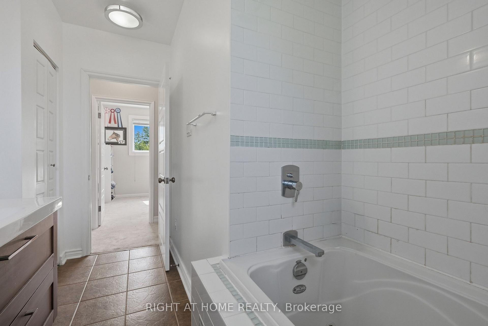 Photo 25 of 2346 Edwin Crescent, Ottawa, Queensway Terrace South/Ridgeview — HOMEH
