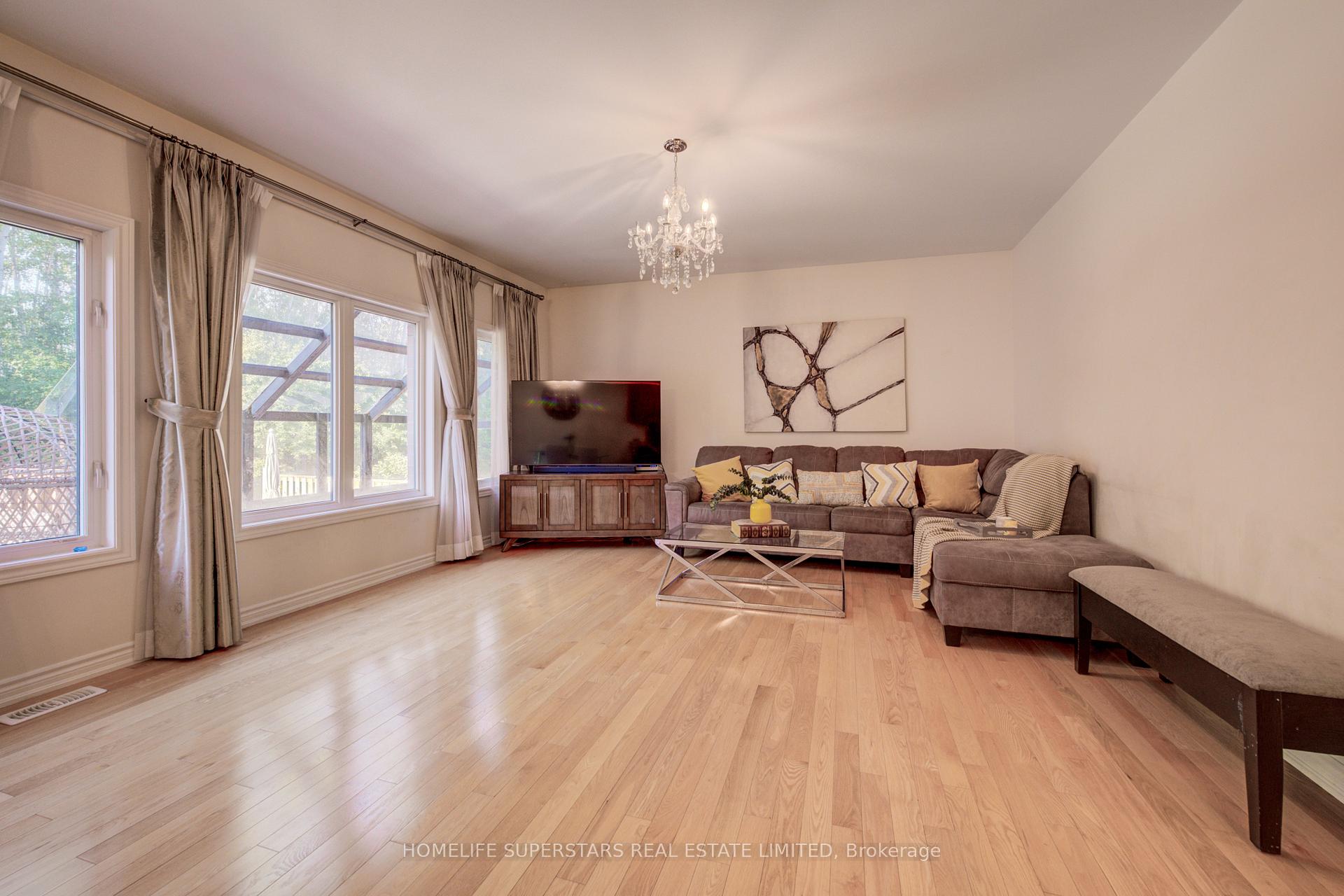 Photo 9 of 27 Upperview Place, Whitby, Taunton North — HOMEH
