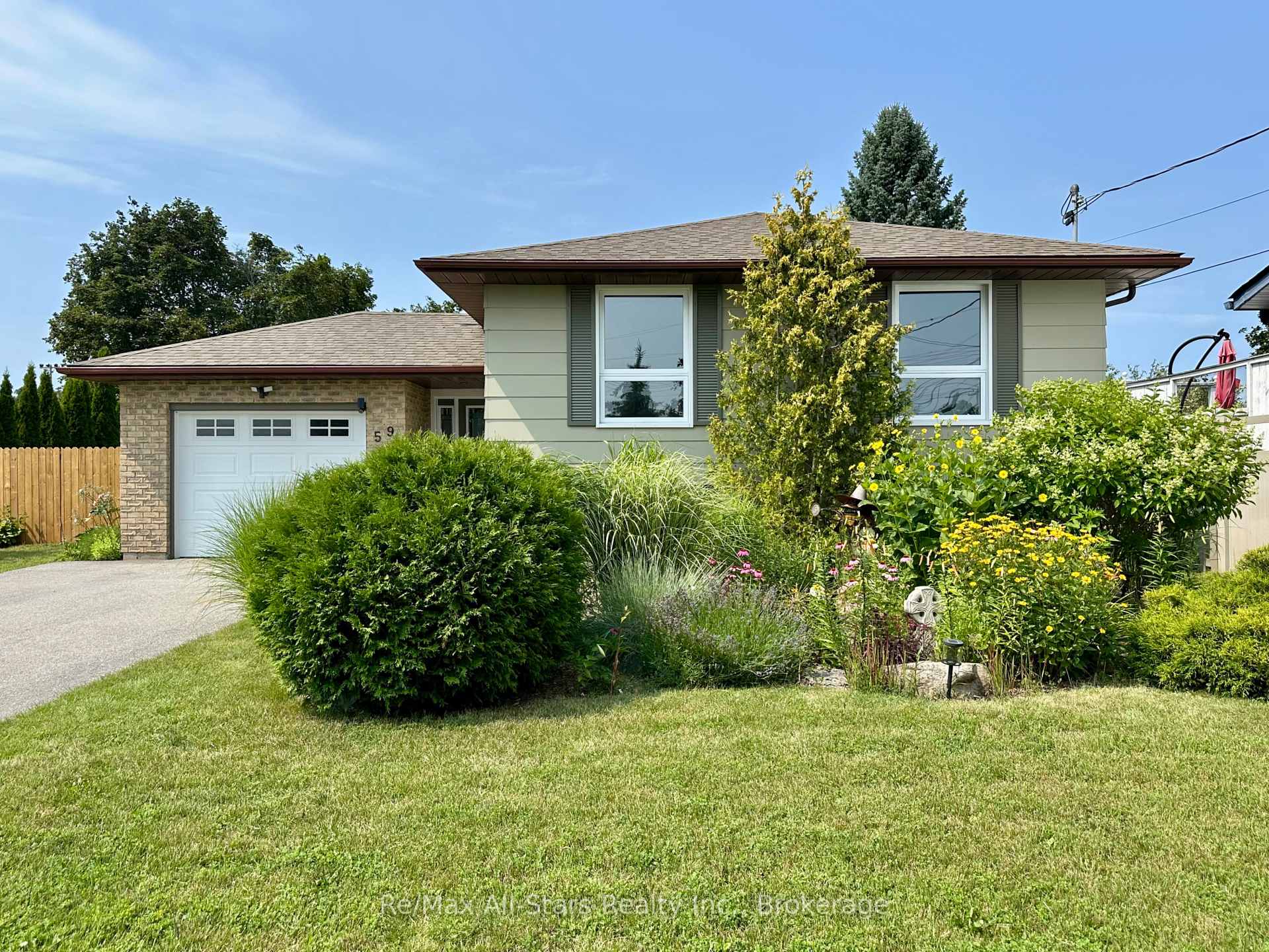 Photo 1 of 59 Jane Street, Kawartha Lakes, Bobcaygeon — HOMEH