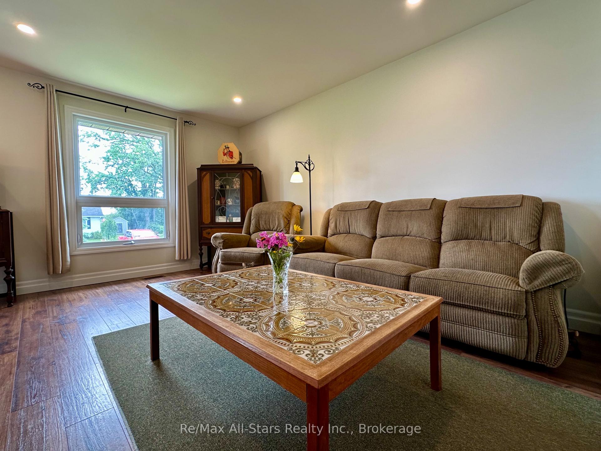 Photo 5 of 59 Jane Street, Kawartha Lakes, Bobcaygeon — HOMEH