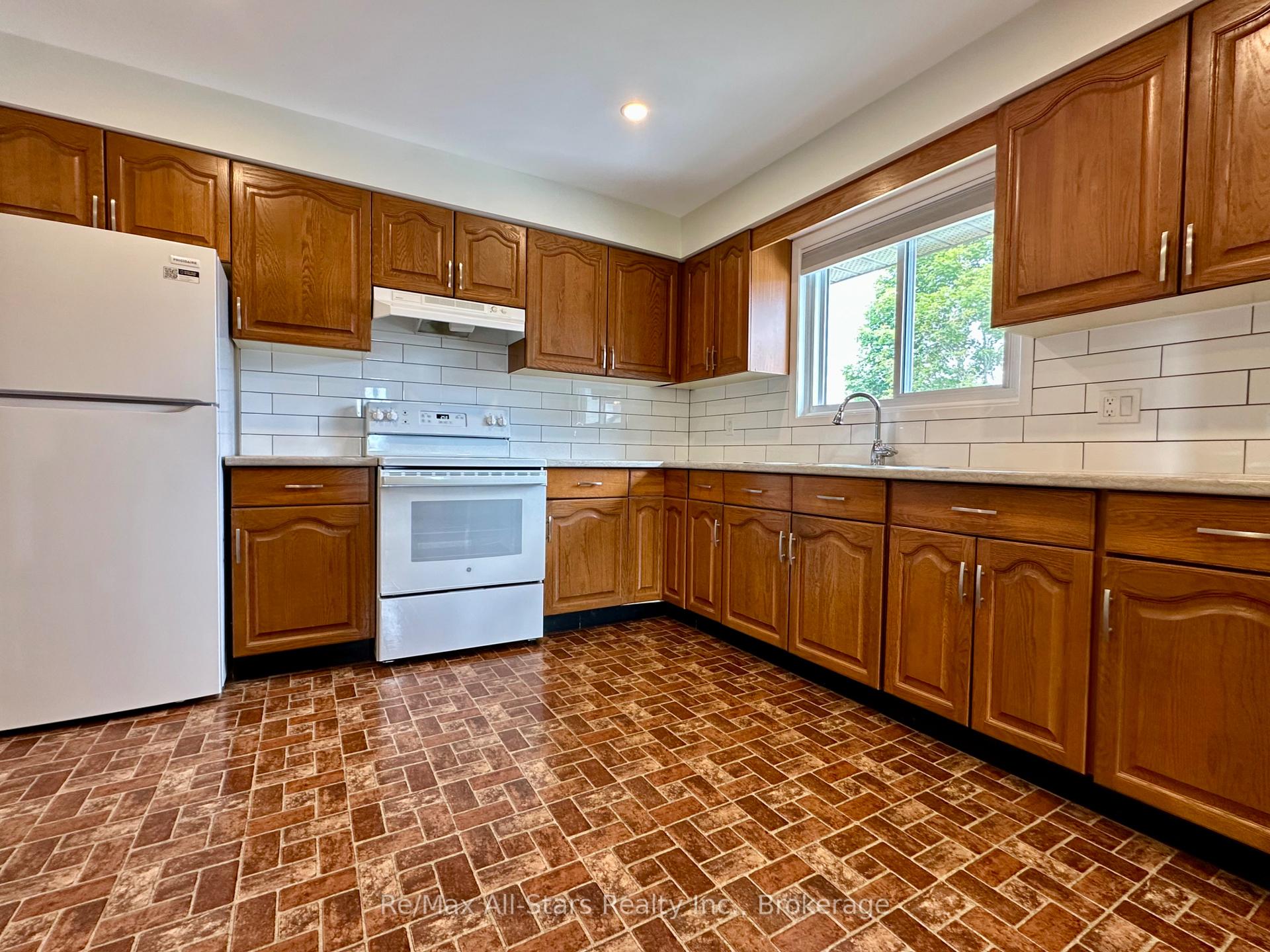 Photo 7 of 59 Jane Street, Kawartha Lakes, Bobcaygeon — HOMEH