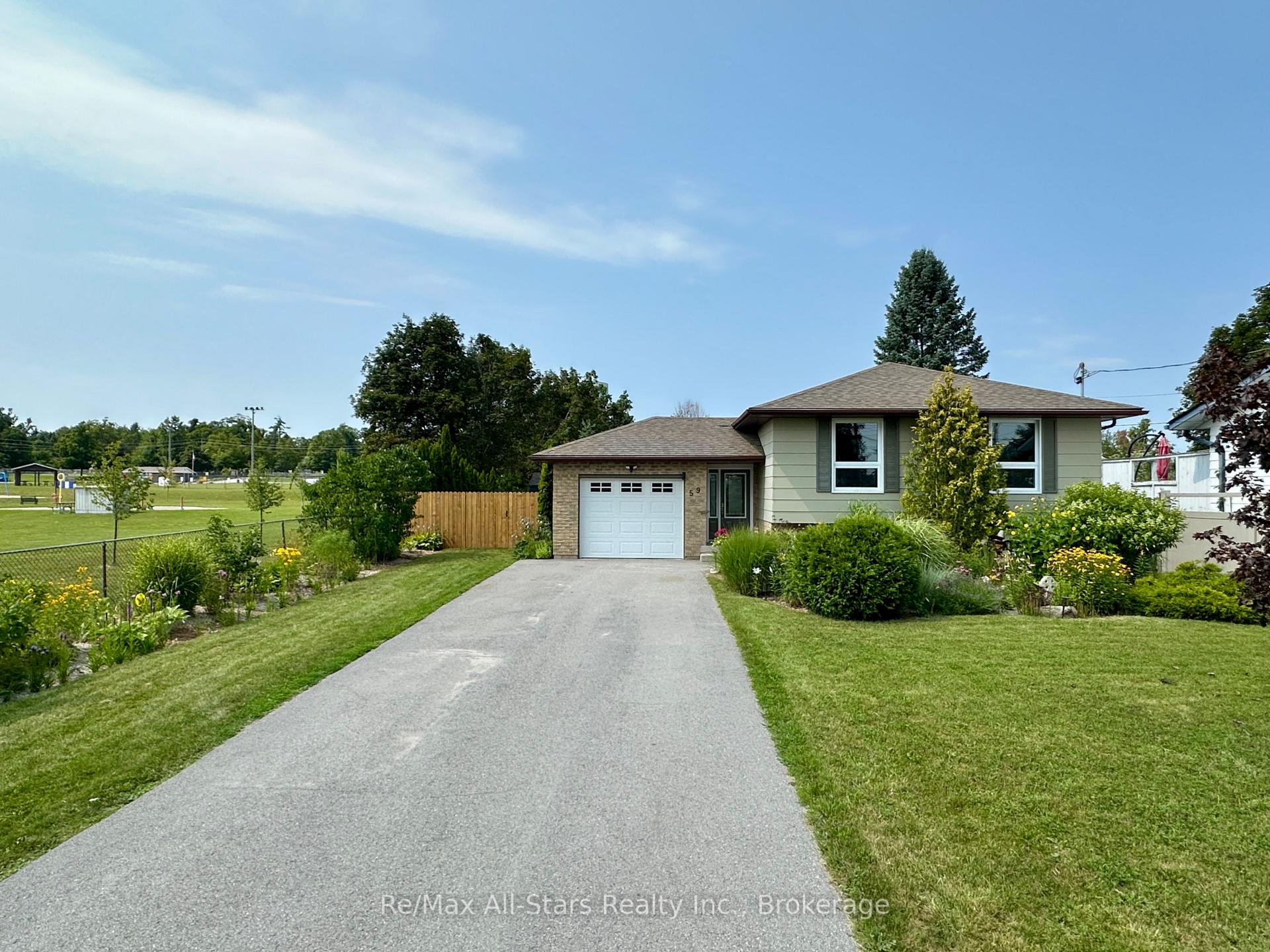 Photo 3 of 59 Jane Street, Kawartha Lakes, Bobcaygeon — HOMEH