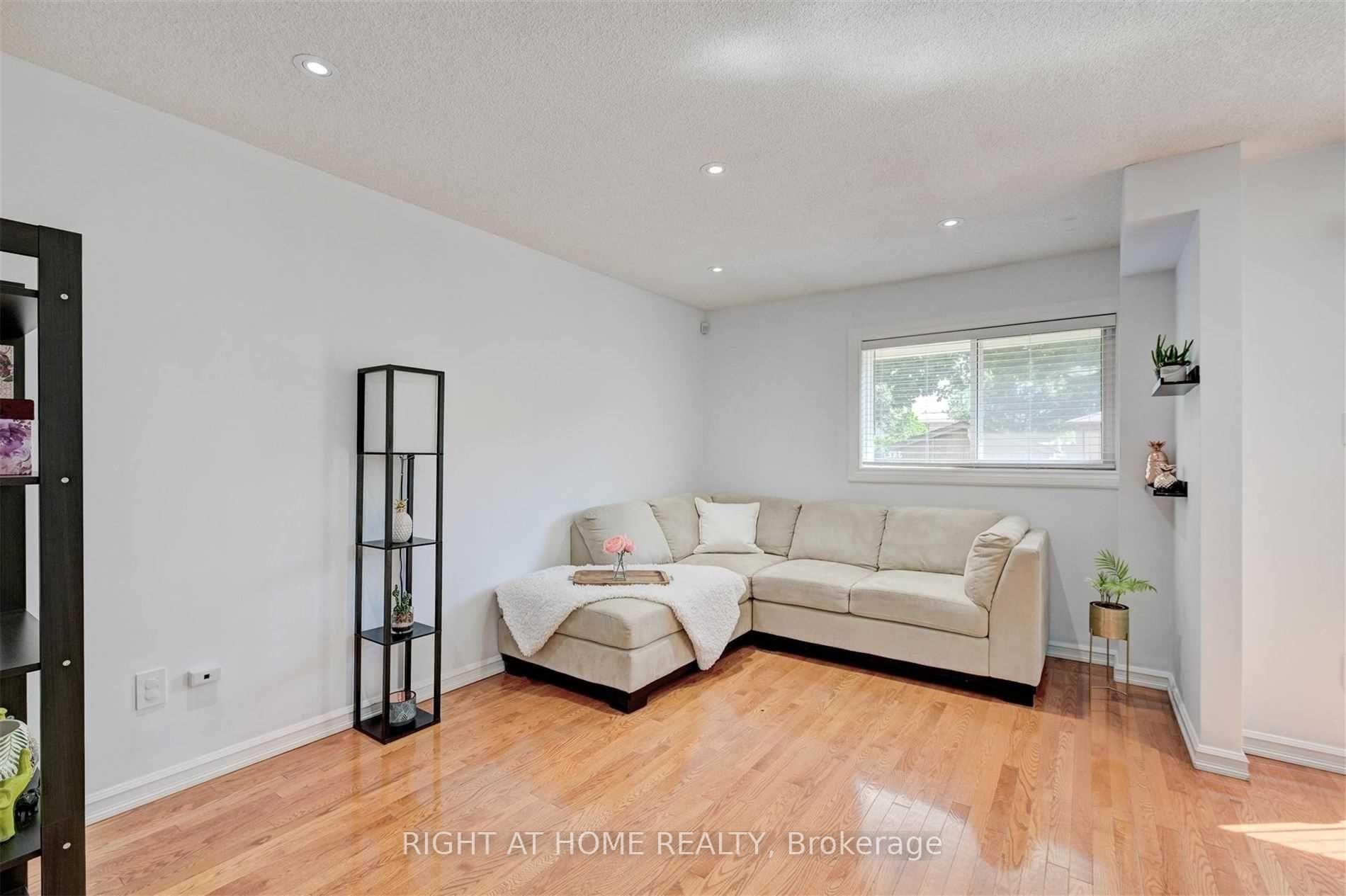 Photo 5 of 121 Radford Drive, Ajax, Central West — HOMEH