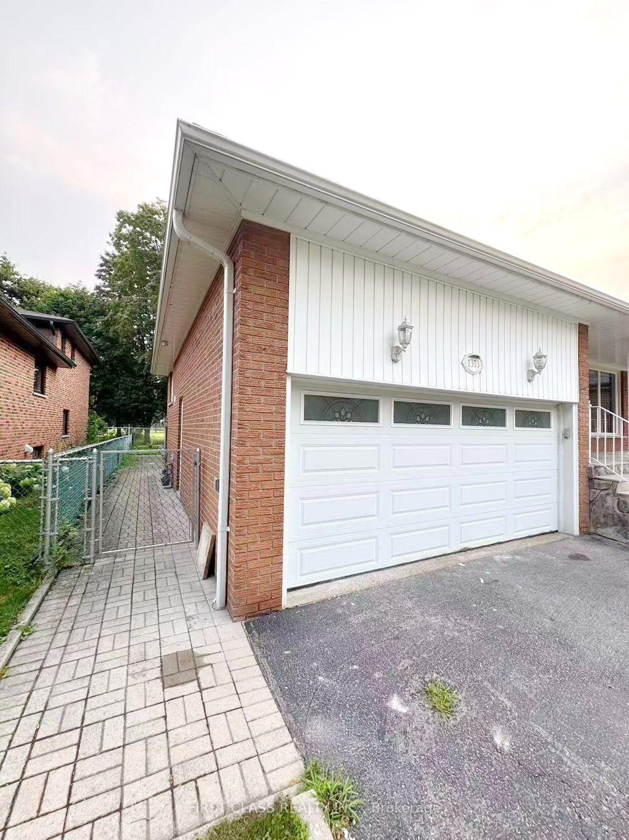 Photo 2 of Unit lower unit, 1353 Myron Drive, Mississauga, Lakeview — HOMEH